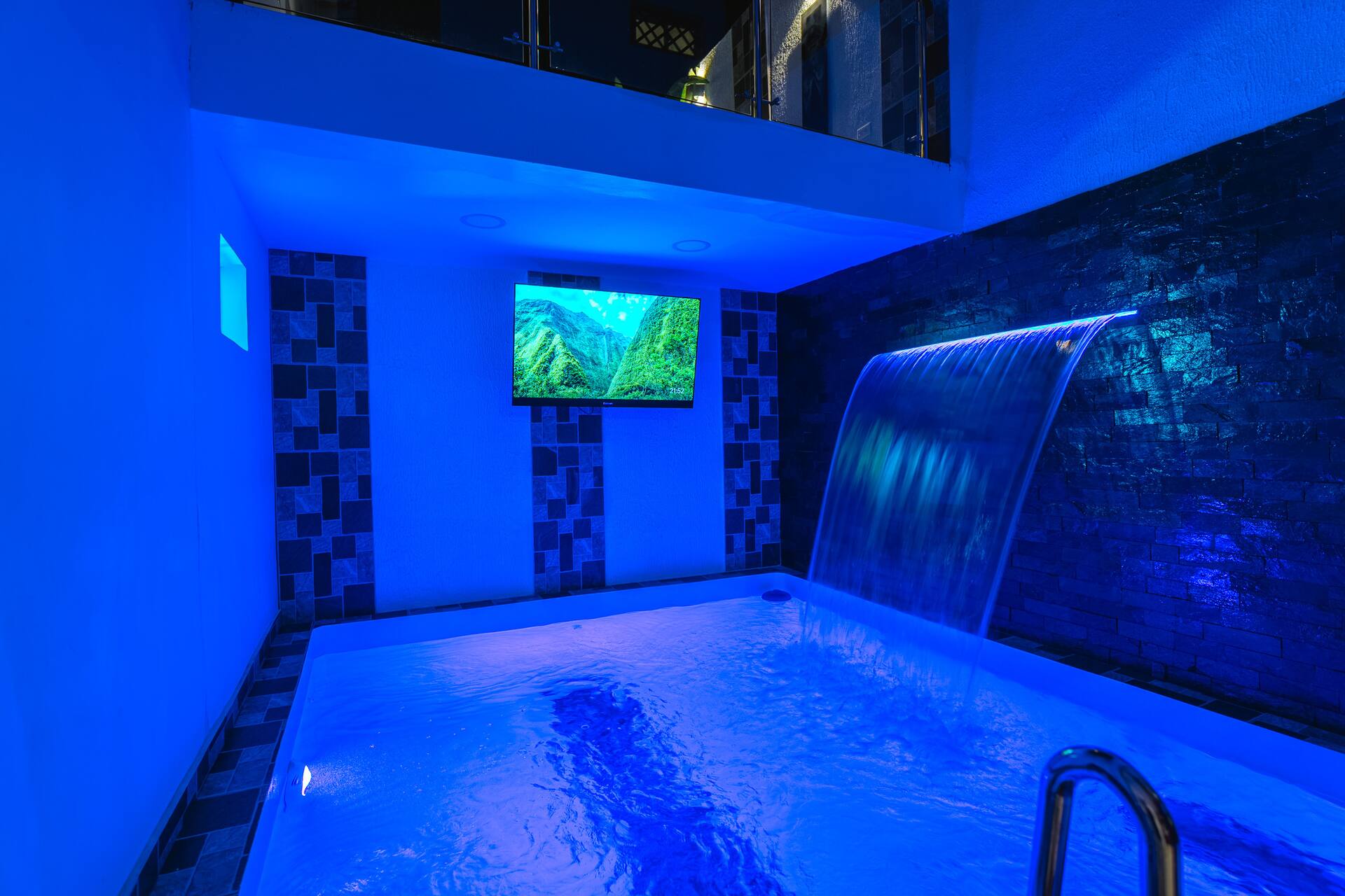 Luxury 5BR Oasis w/ Pool & Rooftop Views