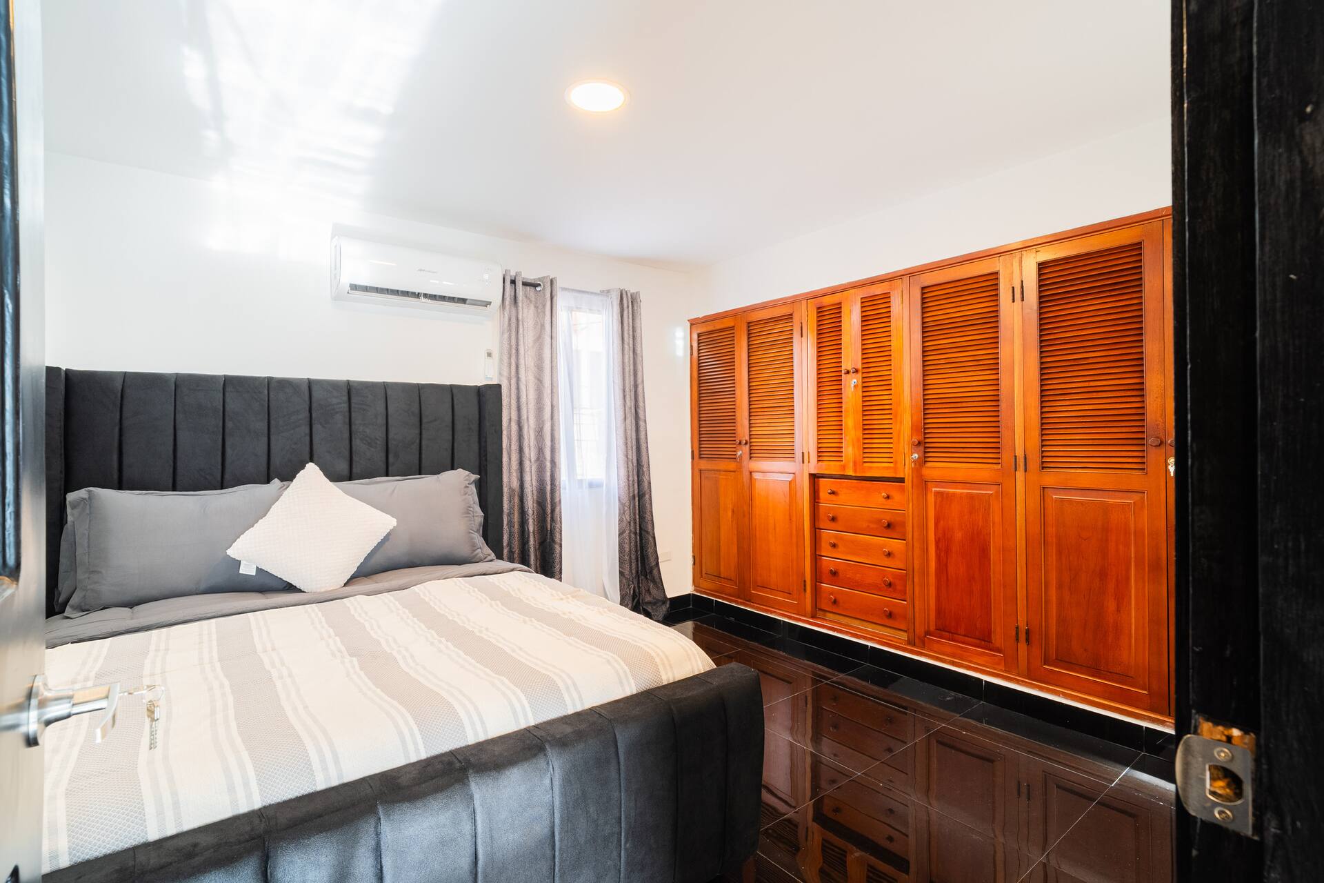Luxury 5BR Oasis w/ Pool & Rooftop Views Full Photo 39