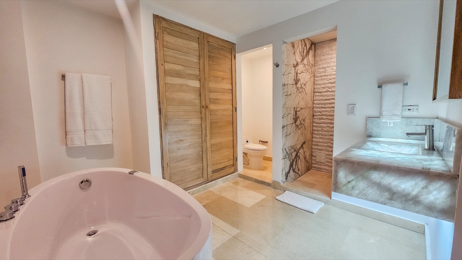 Luxury 12 Bedroom Villa in Bocagrande Full Photo 39