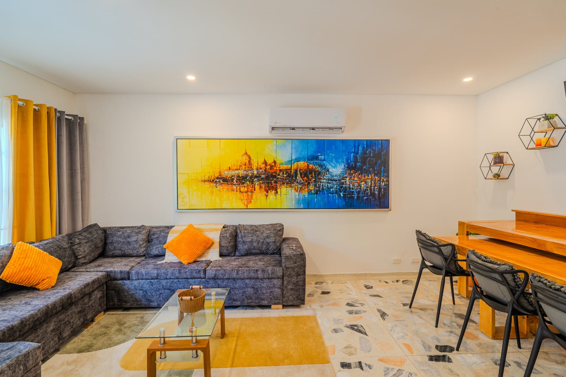 5BR Luxury Villa w/ Pool & Hot Tub by Old City