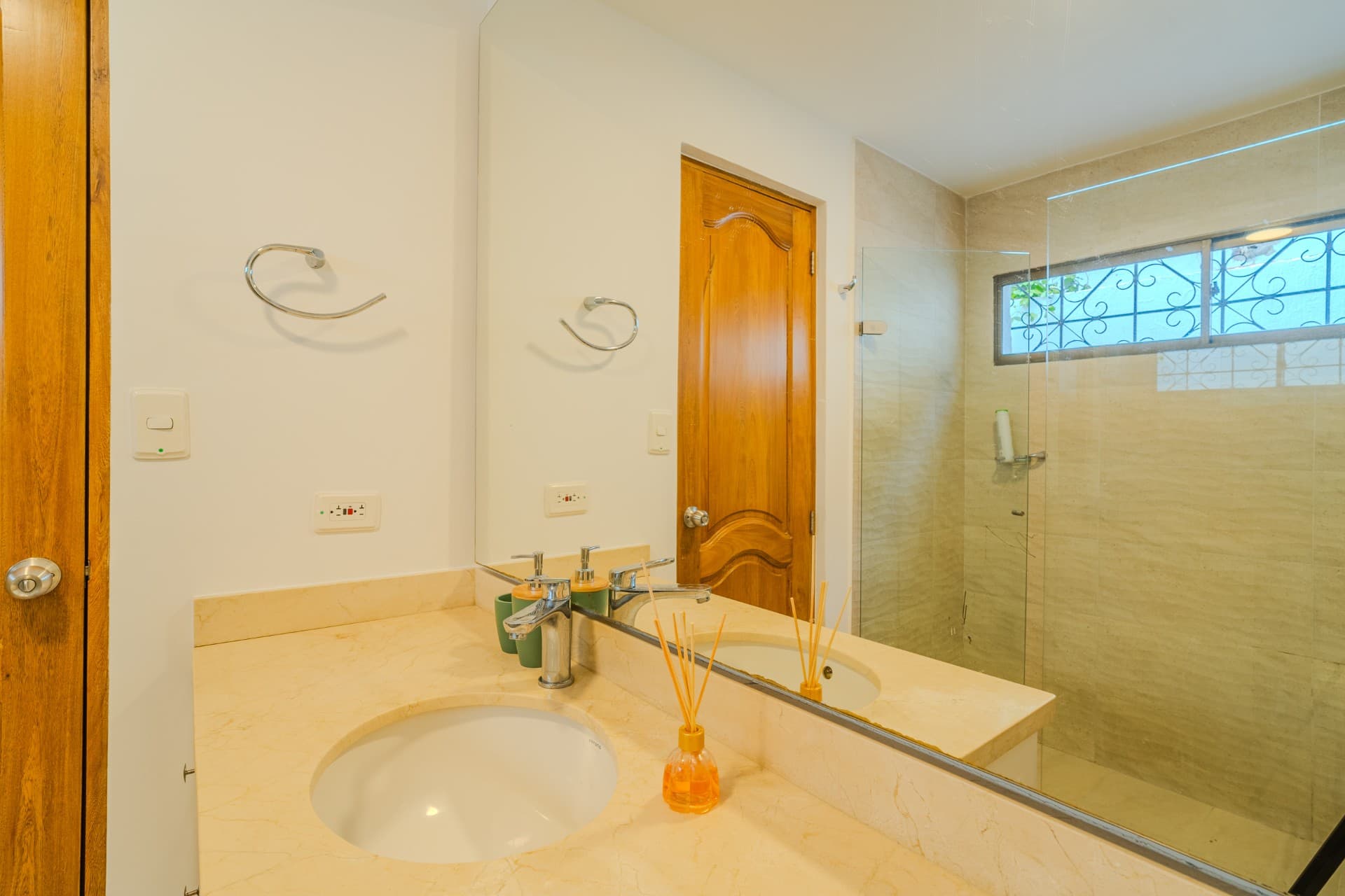 5BR Luxury Villa w/ Pool & Hot Tub by Old City Full Photo 16