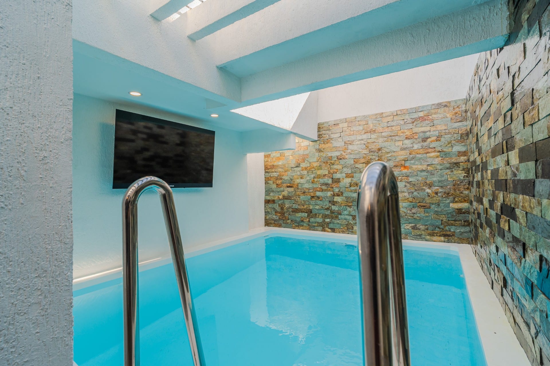 5BR Luxury Villa w/ Pool & Hot Tub by Old City Full Photo 25