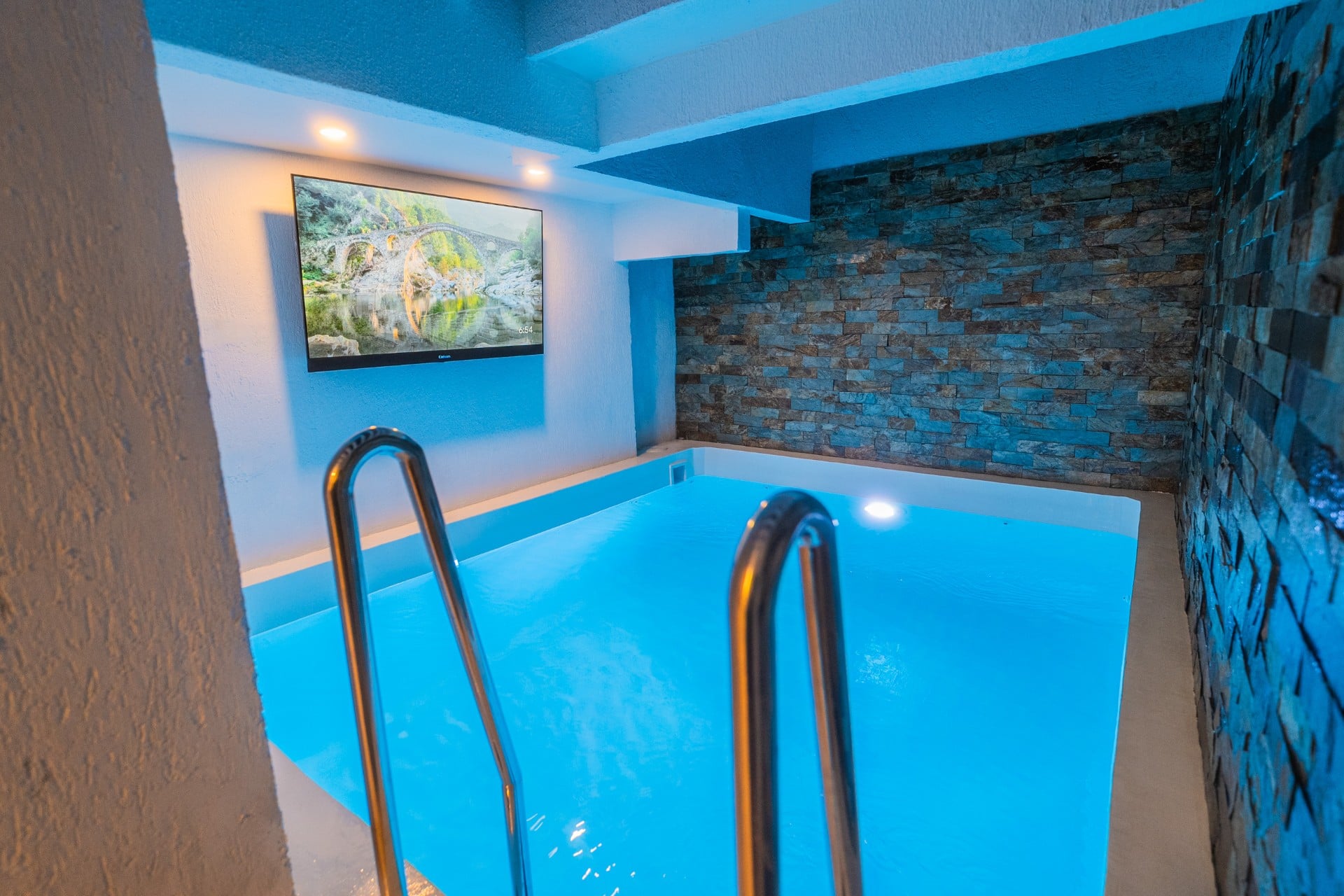 5BR Luxury Villa w/ Pool & Hot Tub by Old City Full Photo 26
