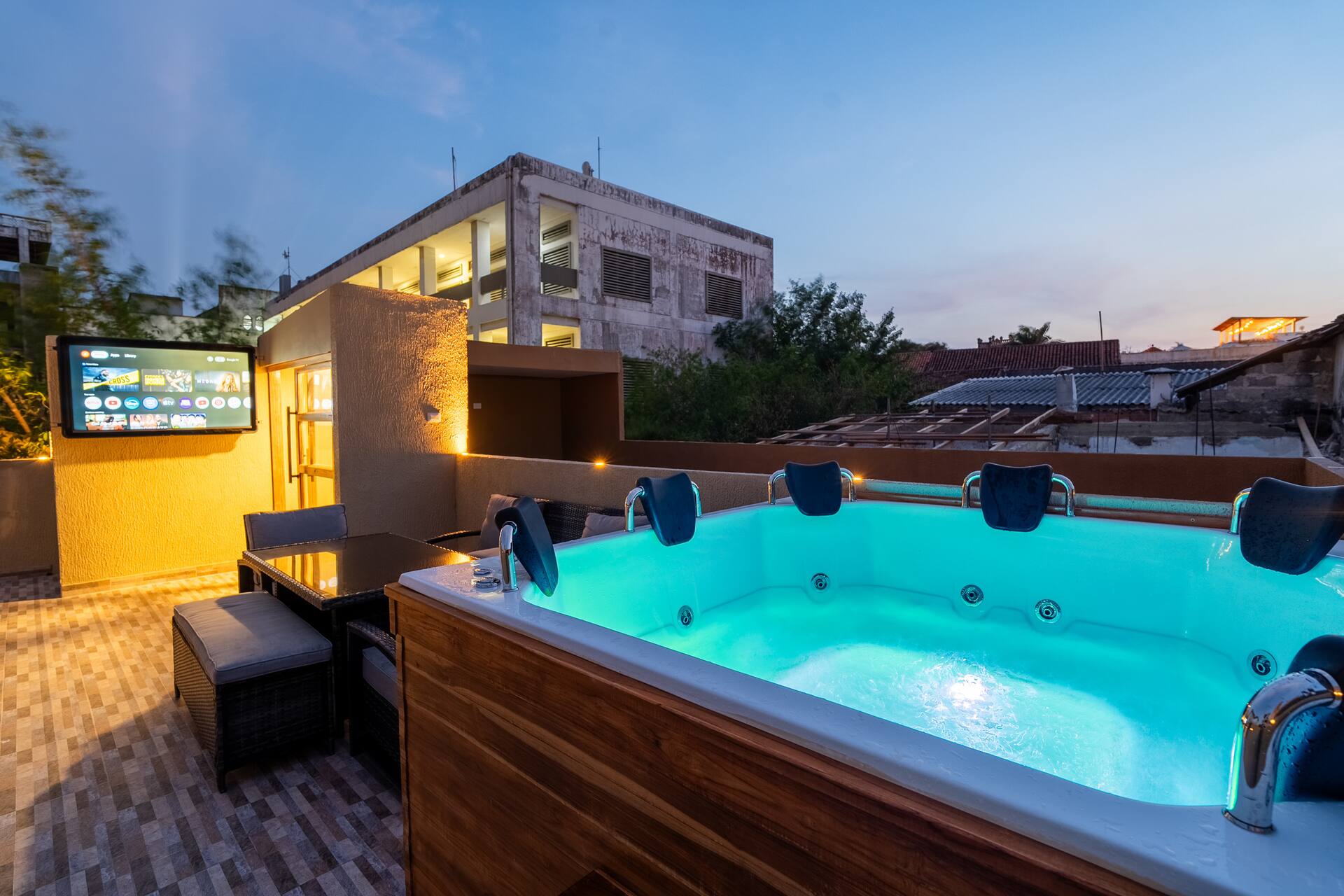 7BR Walled City Villa w/ Rooftop Spa & City Views