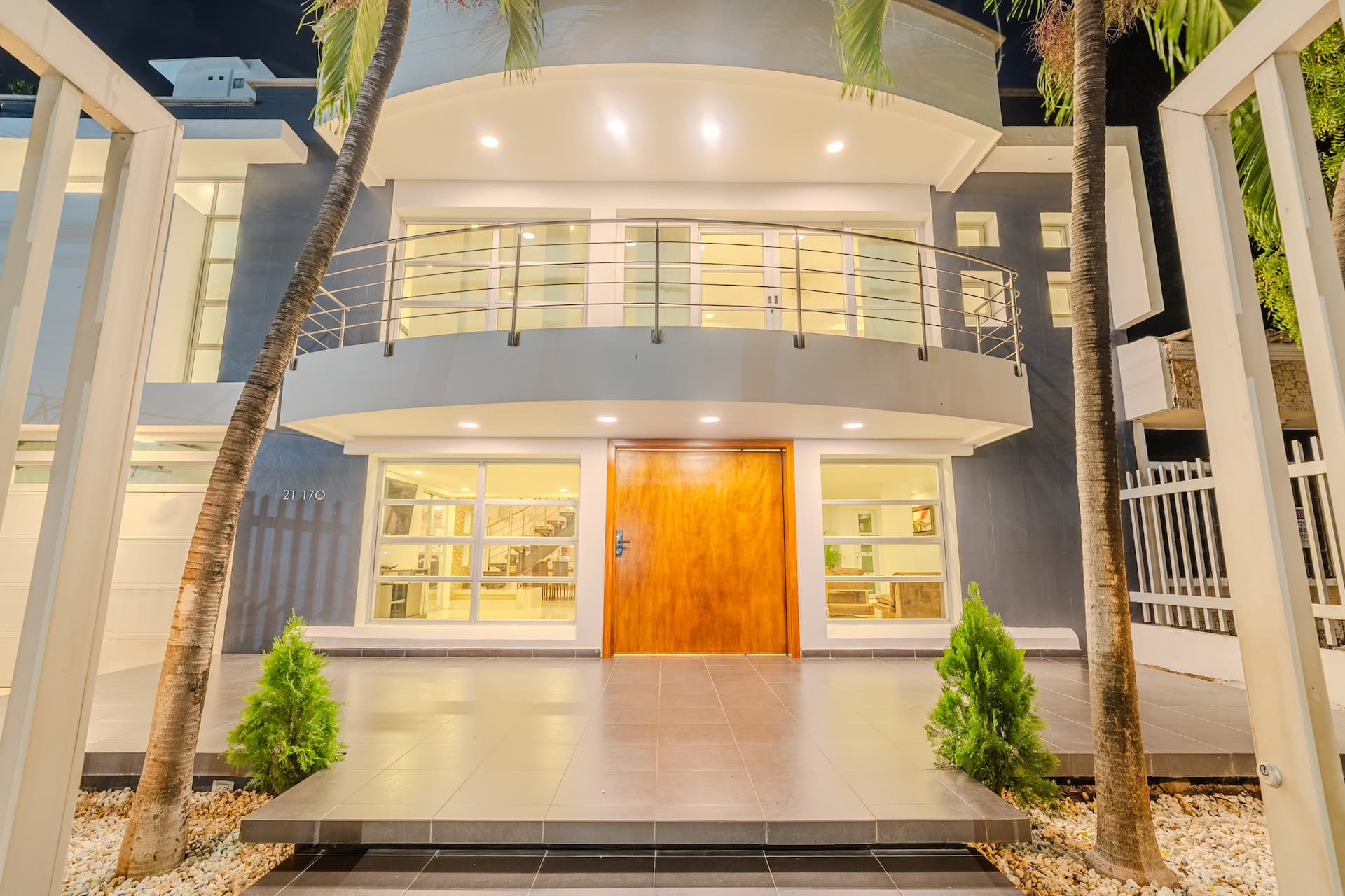 Encanto Mansion: 6BR Luxury Stay Near Walled City