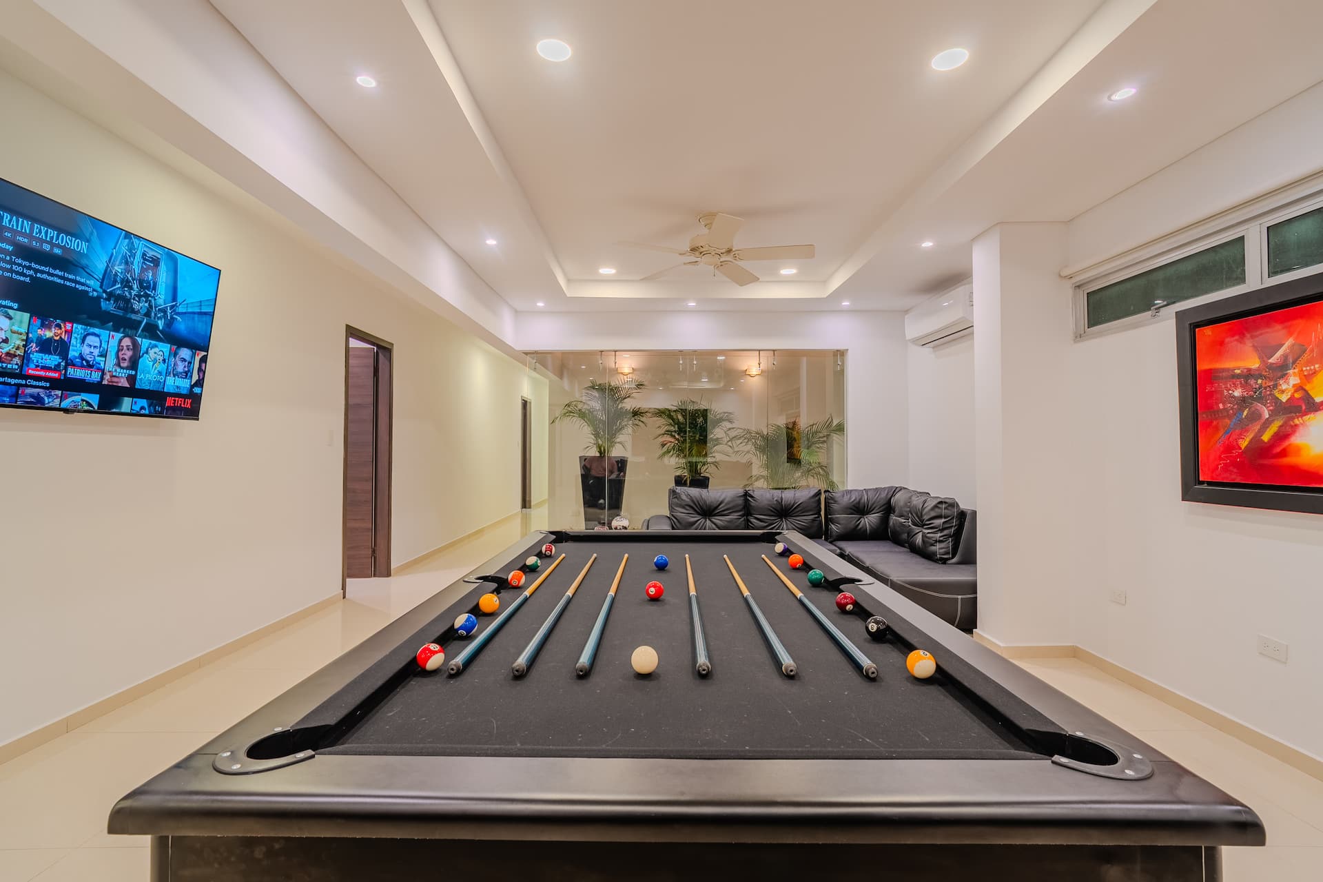 Encanto Mansion: 6BR Luxury Stay Near Walled City
