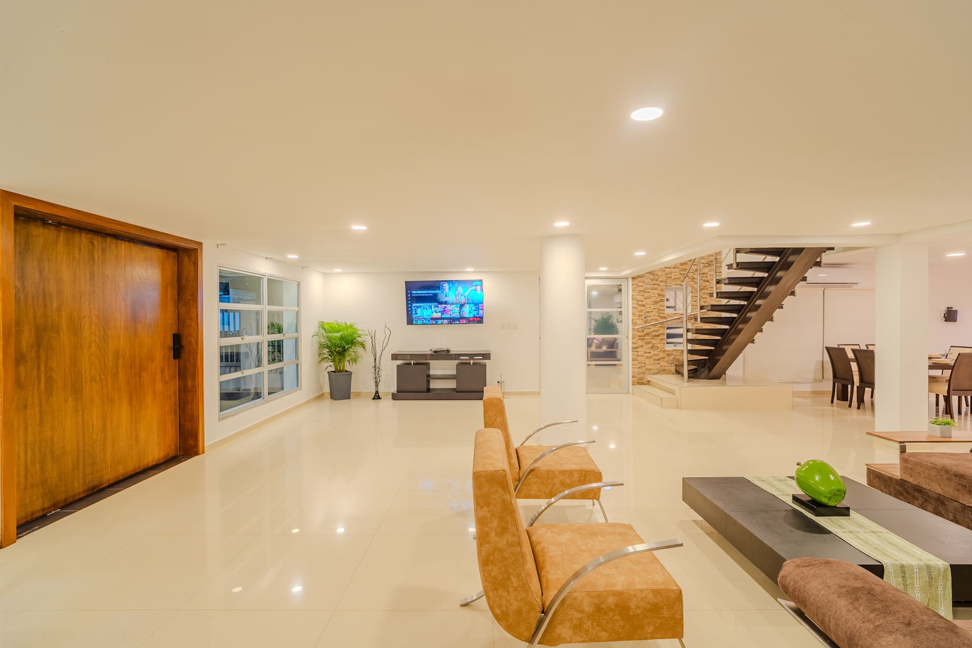 Encanto Mansion: 6BR Luxury Stay Near Walled City Photo 4