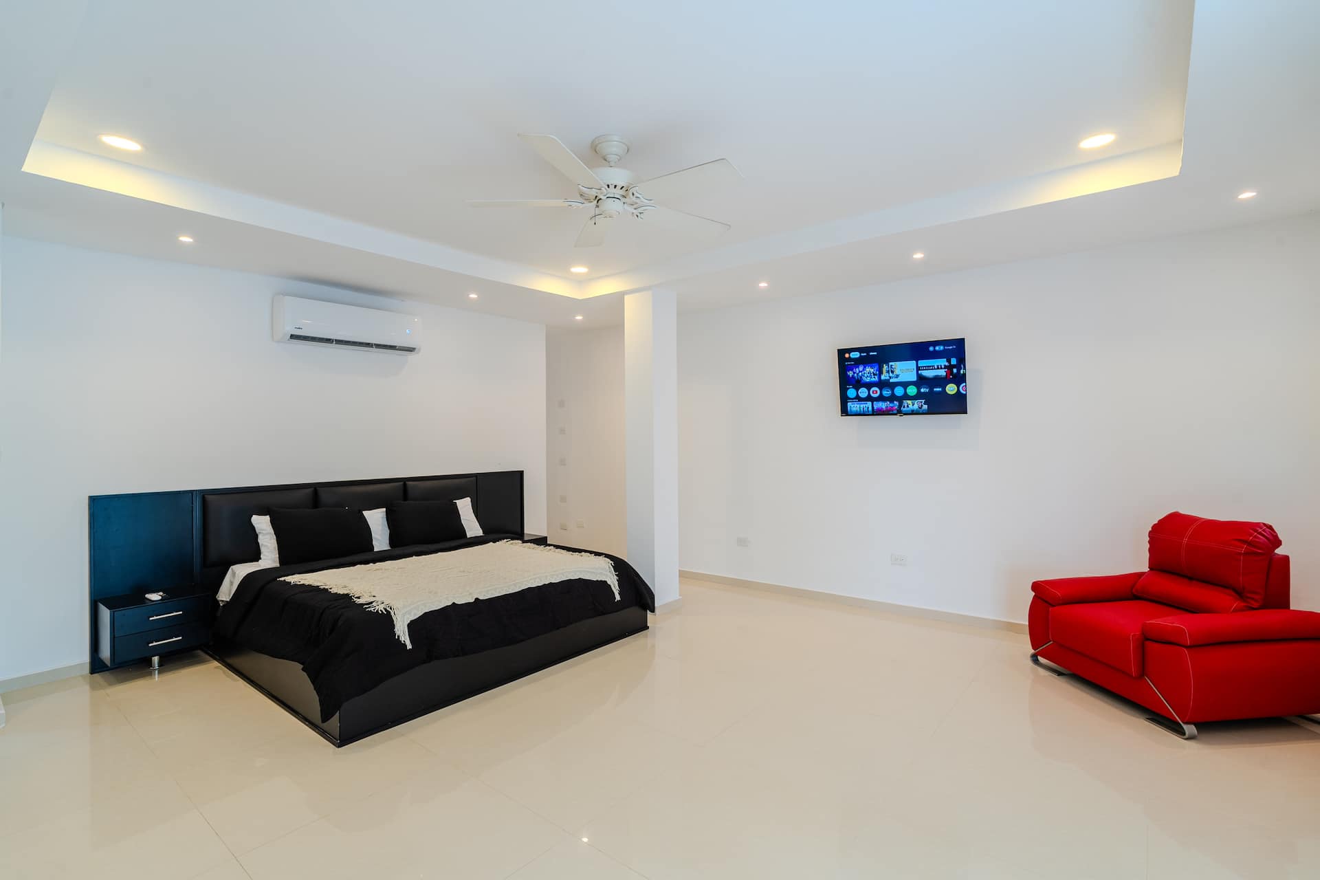 Encanto Mansion: 6BR Luxury Stay Near Walled City Full Photo 18