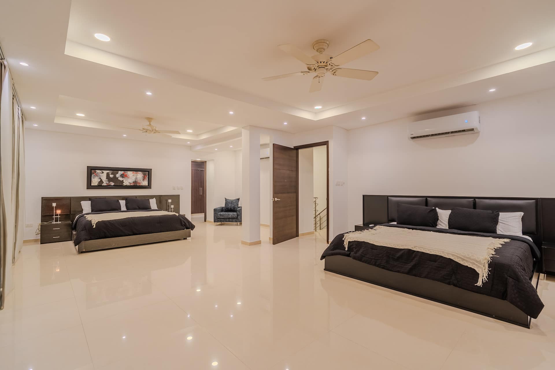 Encanto Mansion: 6BR Luxury Stay Near Walled City Full Photo 19