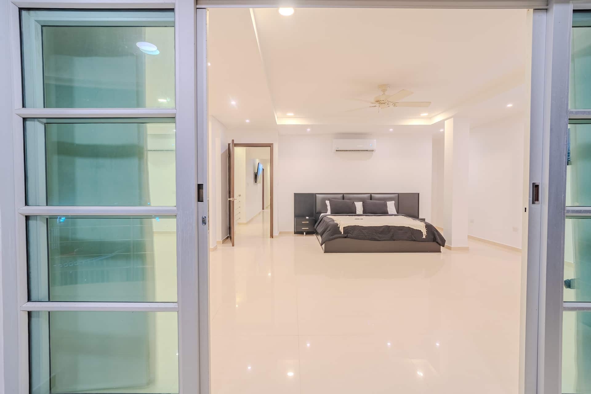 Encanto Mansion: 6BR Luxury Stay Near Walled City Full Photo 25