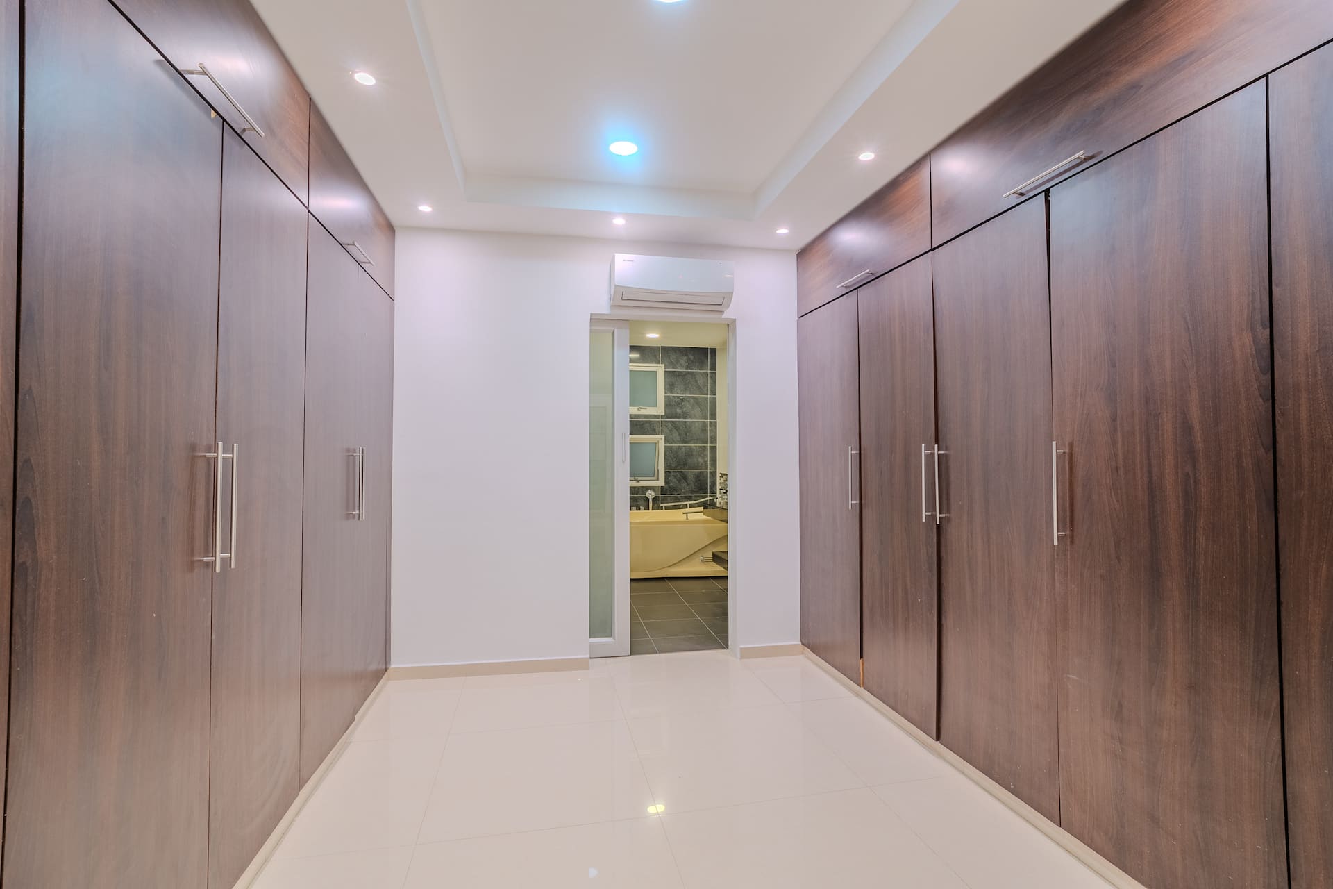 Encanto Mansion: 6BR Luxury Stay Near Walled City Full Photo 27
