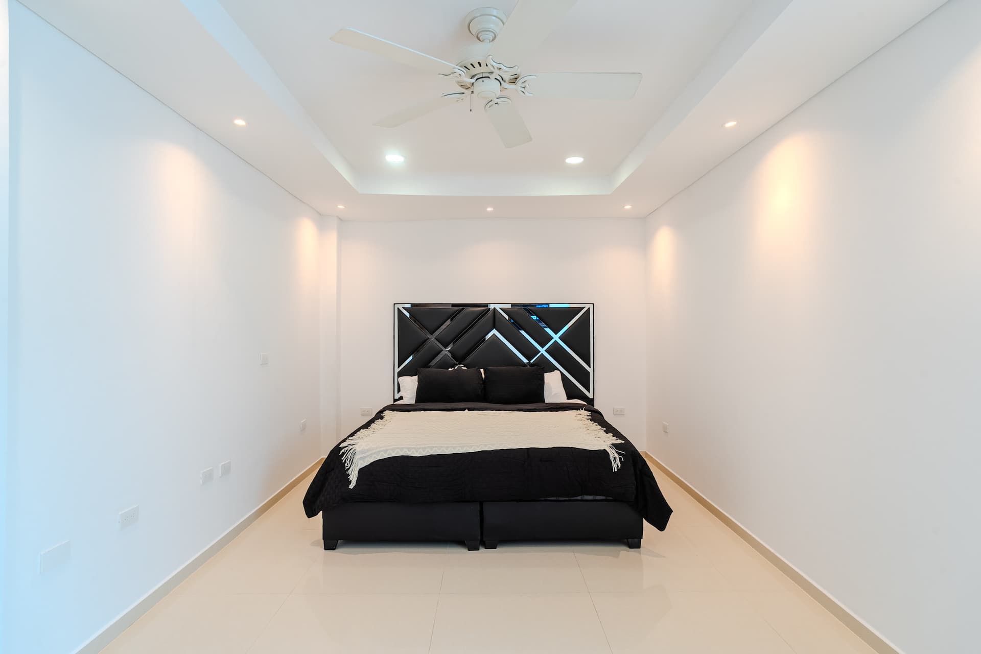 Encanto Mansion: 6BR Luxury Stay Near Walled City Full Photo 29