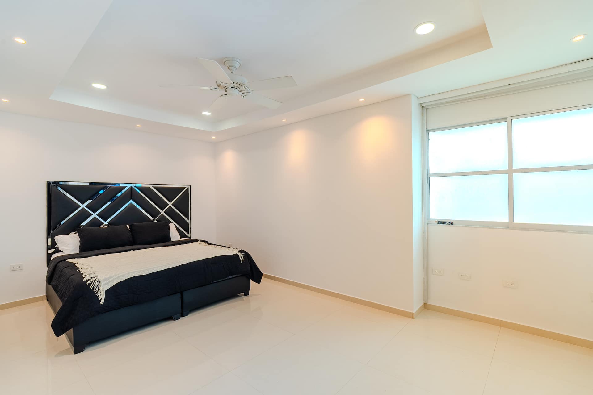 Encanto Mansion: 6BR Luxury Stay Near Walled City Full Photo 33