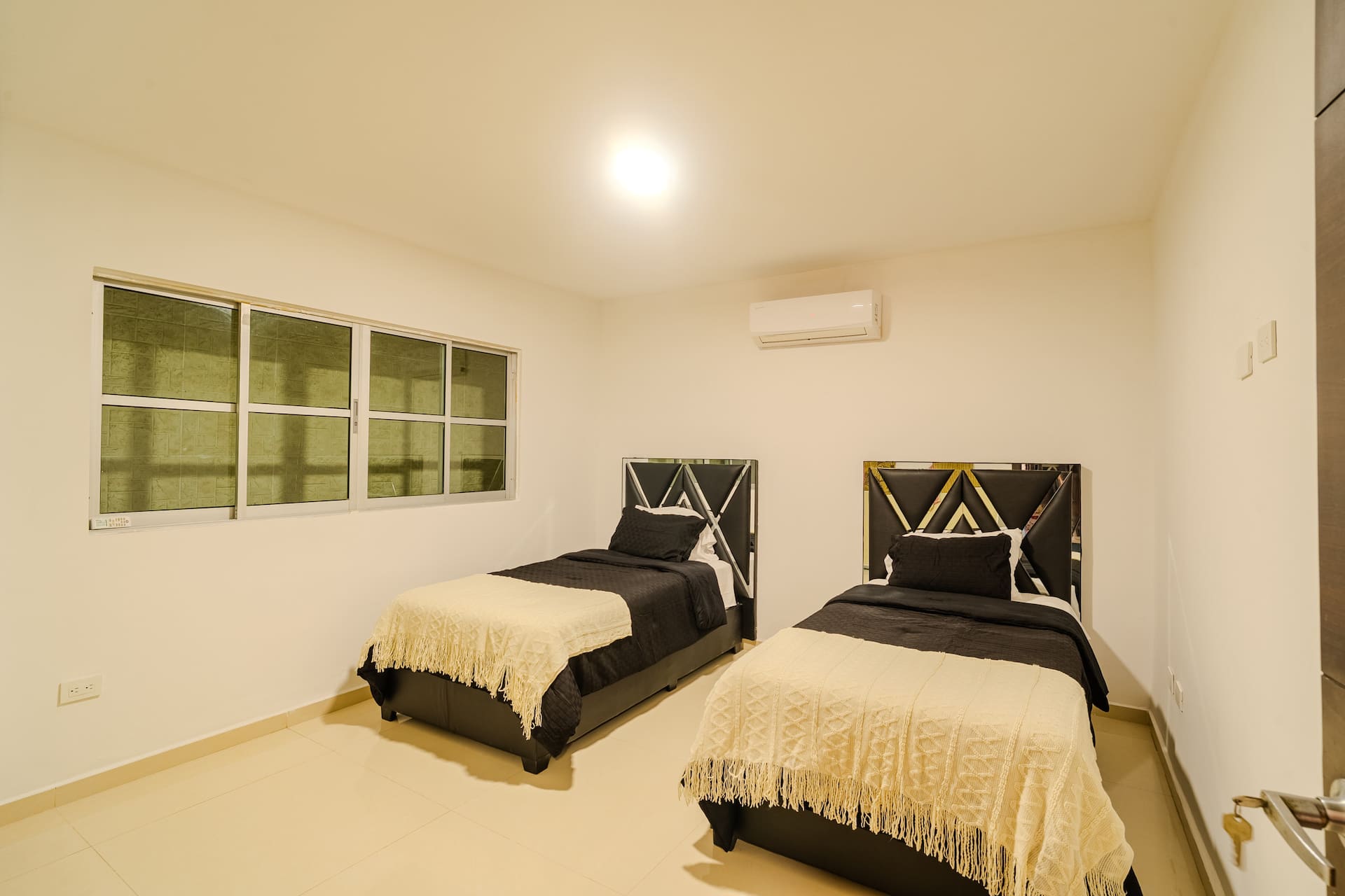 Encanto Mansion: 6BR Luxury Stay Near Walled City Full Photo 35