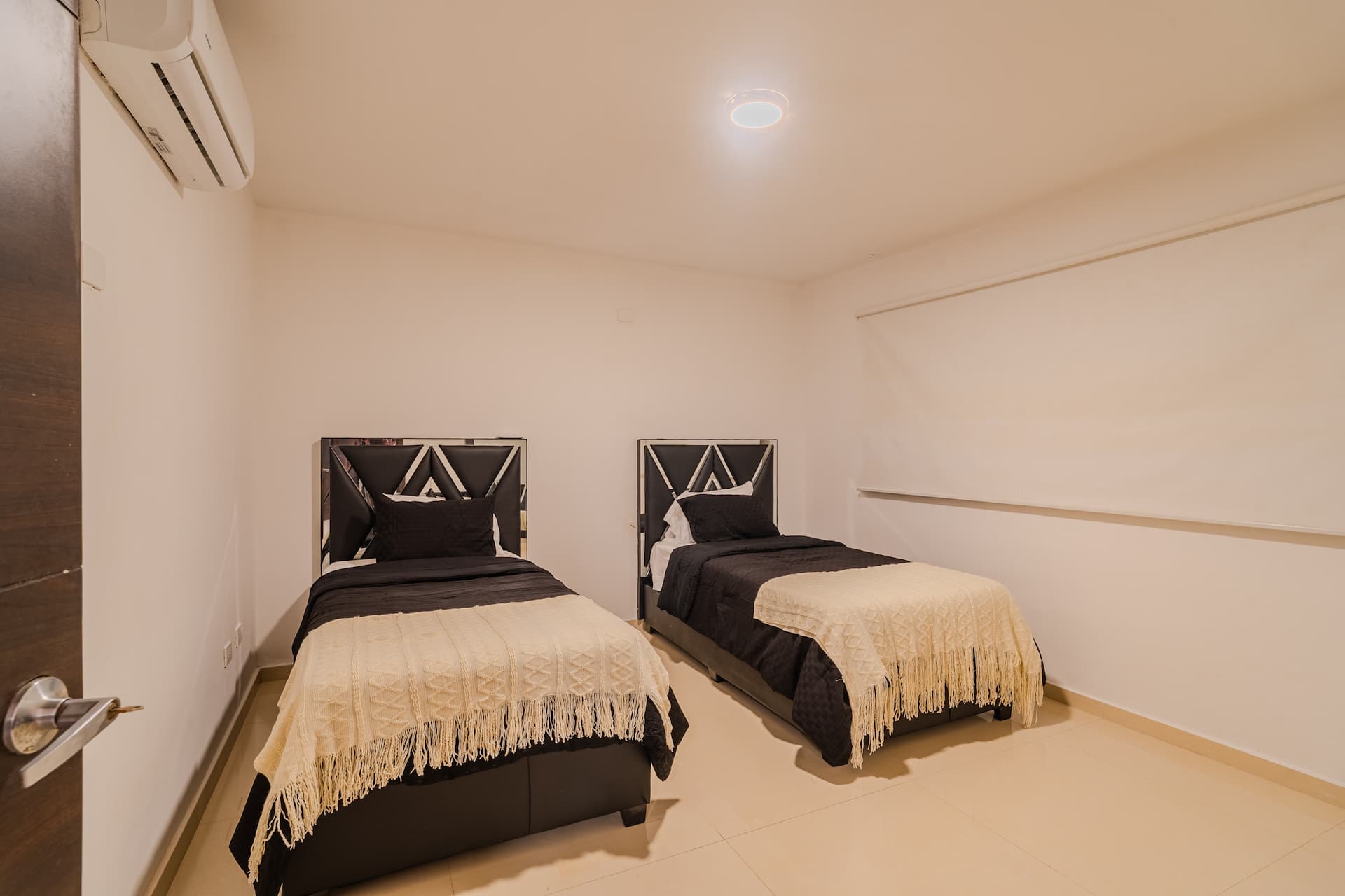 Encanto Mansion: 6BR Luxury Stay Near Walled City Full Photo 36