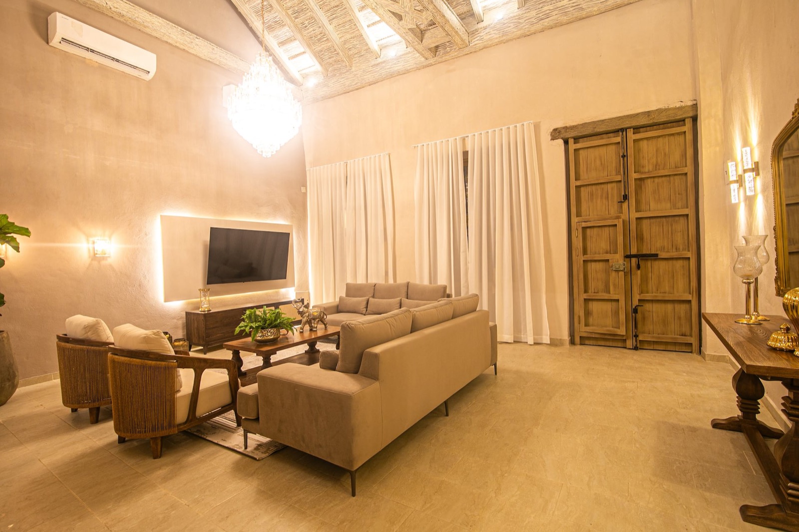 Luxury 4 Bed Old City Villa newly renovated 2024 Photo 5