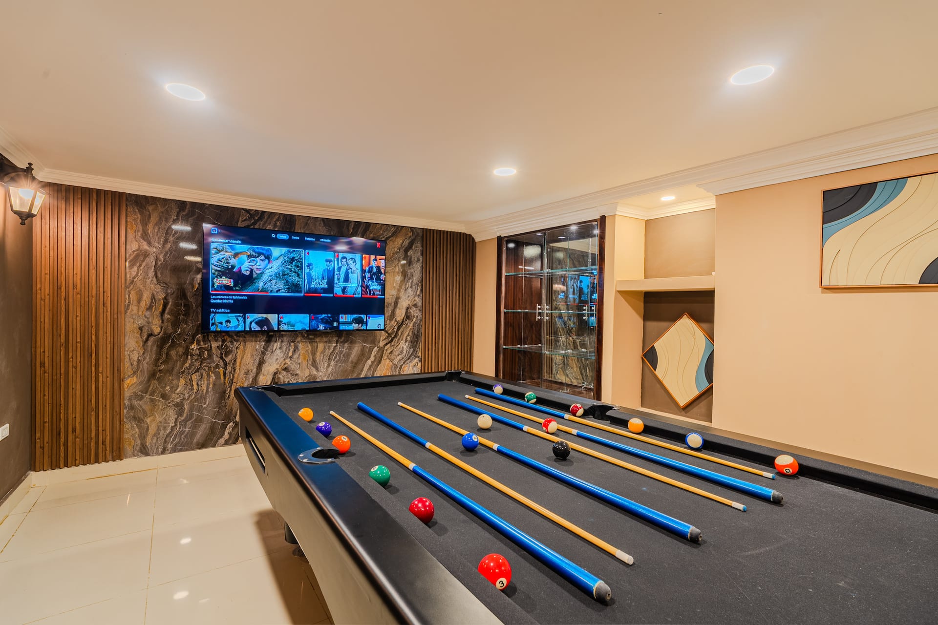 Walled City 9BR Luxury Casa - Jacuzzi & Pool Table