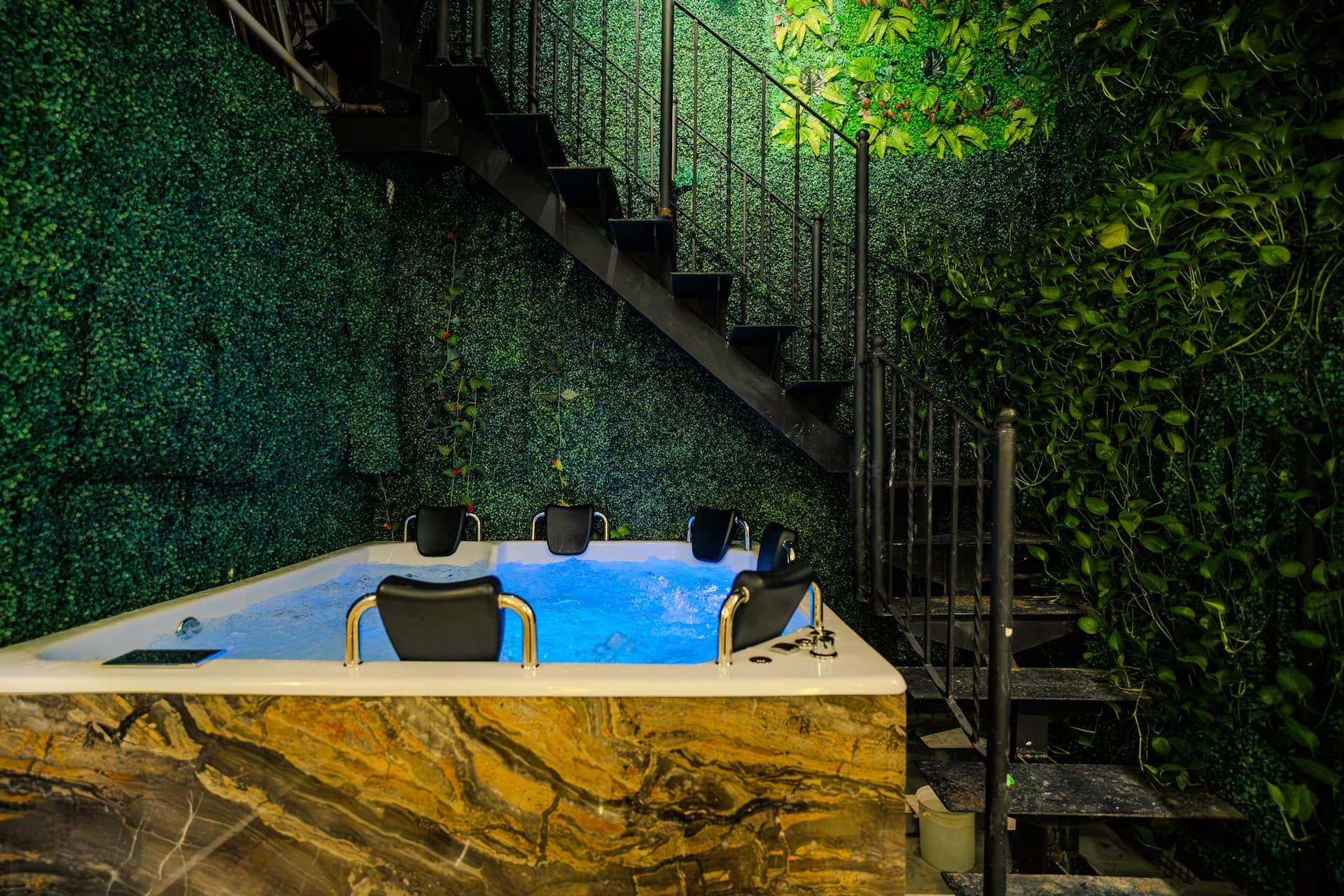 Walled City 9BR Luxury Casa - Jacuzzi & Pool Table