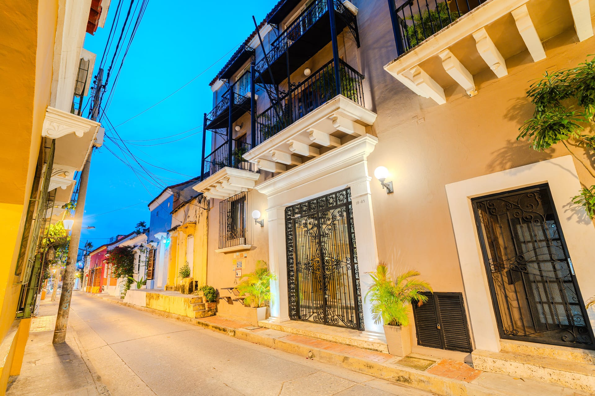 Walled City 9BR Luxury Casa - Jacuzzi & Pool Table Photo 4
