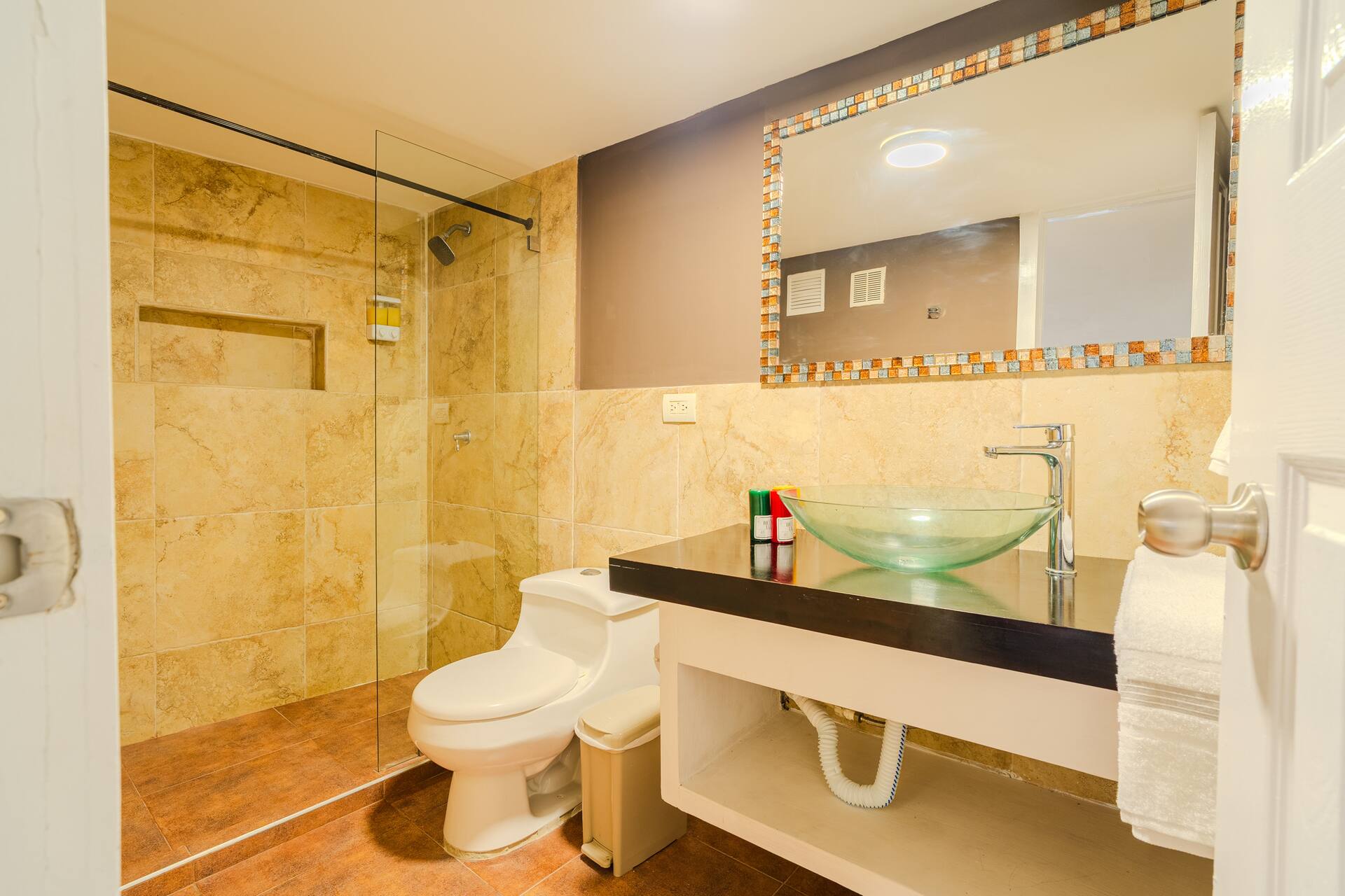 Walled City 9BR Luxury Casa - Jacuzzi & Pool Table Full Photo 13