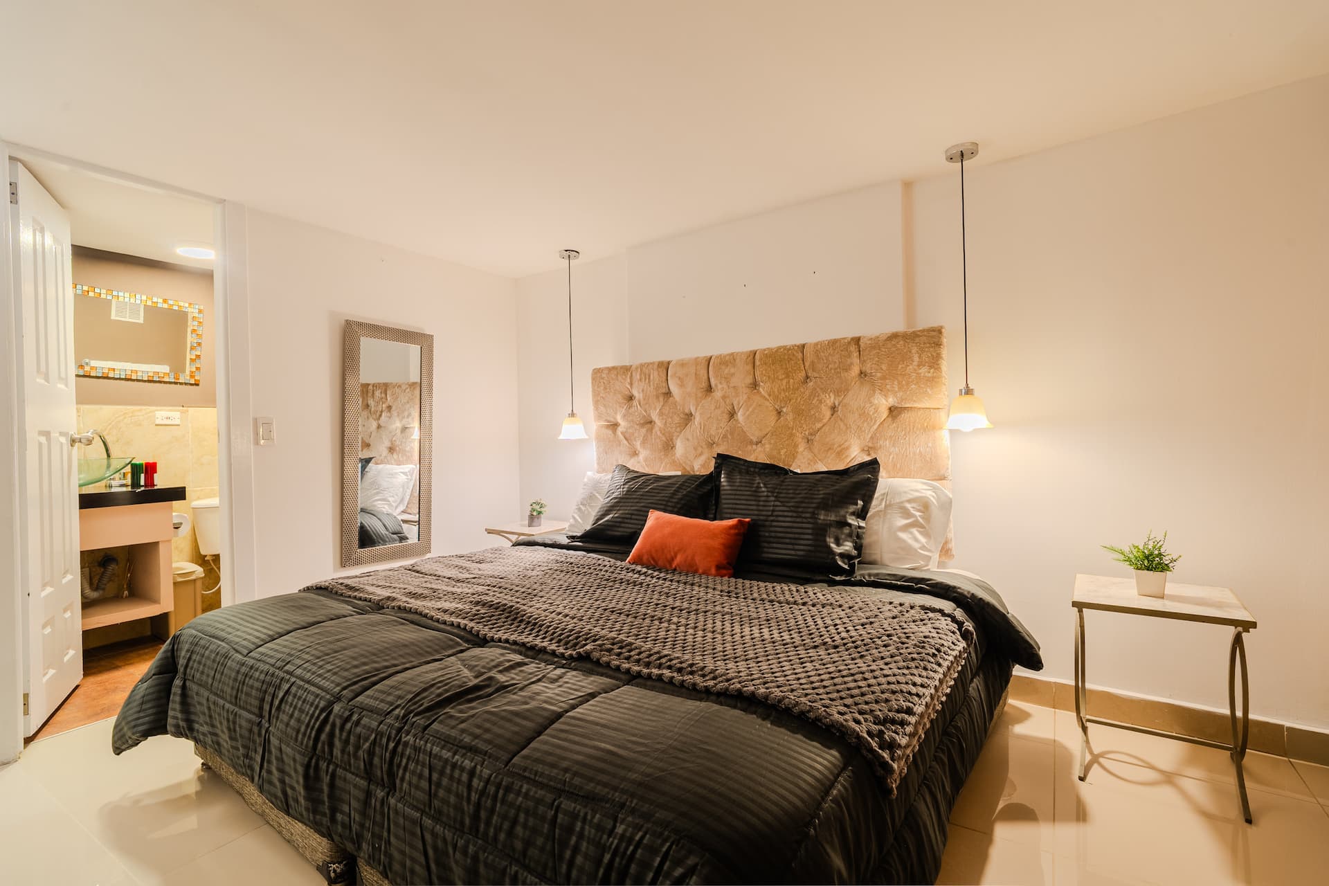 Walled City 9BR Luxury Casa - Jacuzzi & Pool Table Full Photo 16