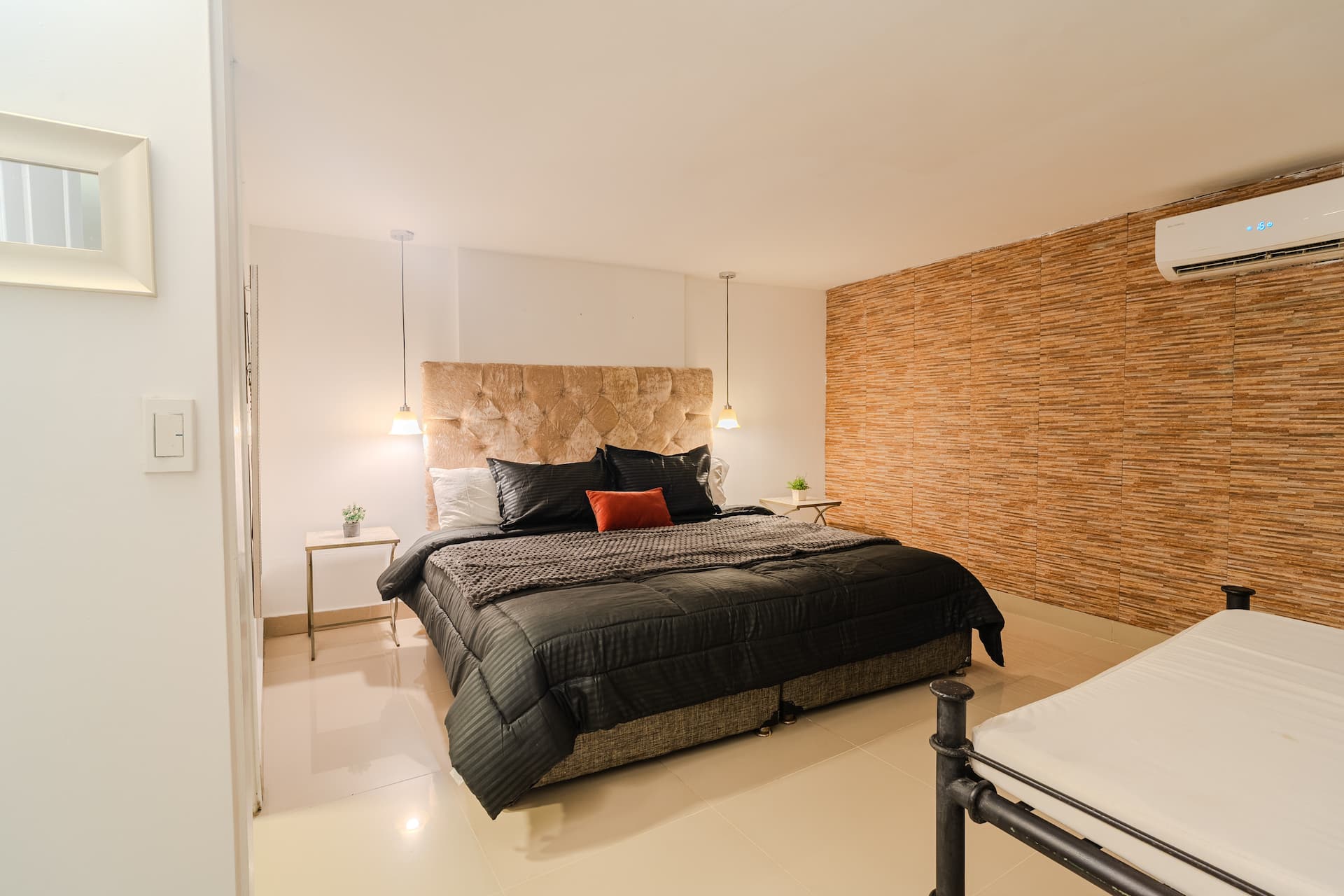 Walled City 9BR Luxury Casa - Jacuzzi & Pool Table Full Photo 17