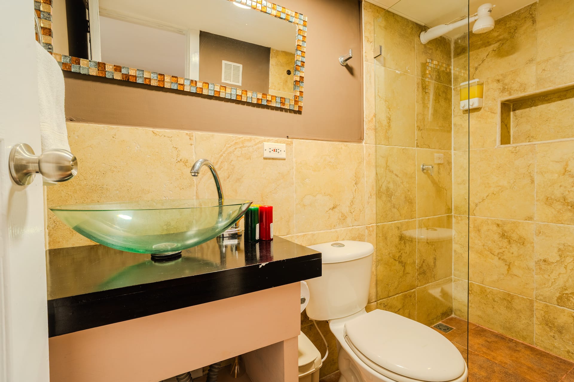 Walled City 9BR Luxury Casa - Jacuzzi & Pool Table Full Photo 19
