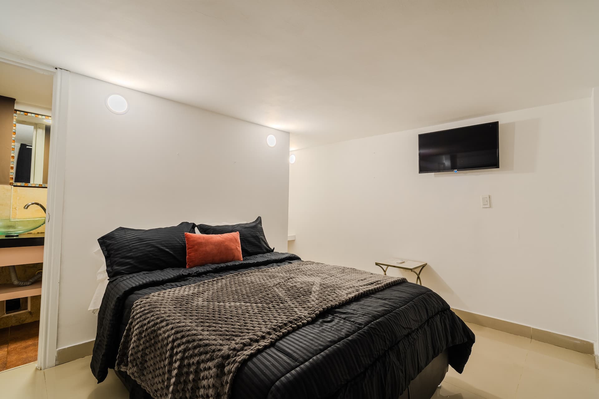 Walled City 9BR Luxury Casa - Jacuzzi & Pool Table Full Photo 23