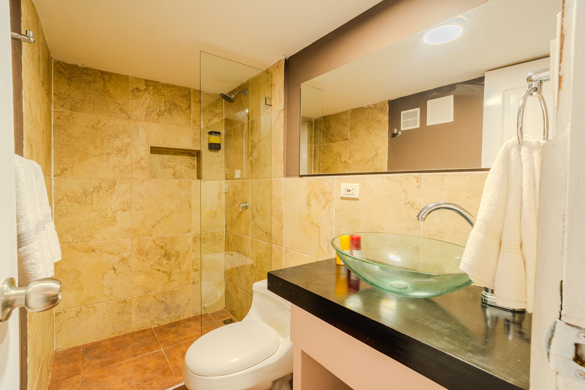 Walled City 9BR Luxury Casa - Jacuzzi & Pool Table Full Photo 27
