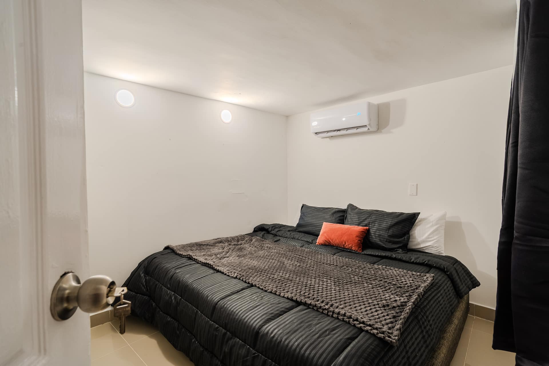 Walled City 9BR Luxury Casa - Jacuzzi & Pool Table Full Photo 28