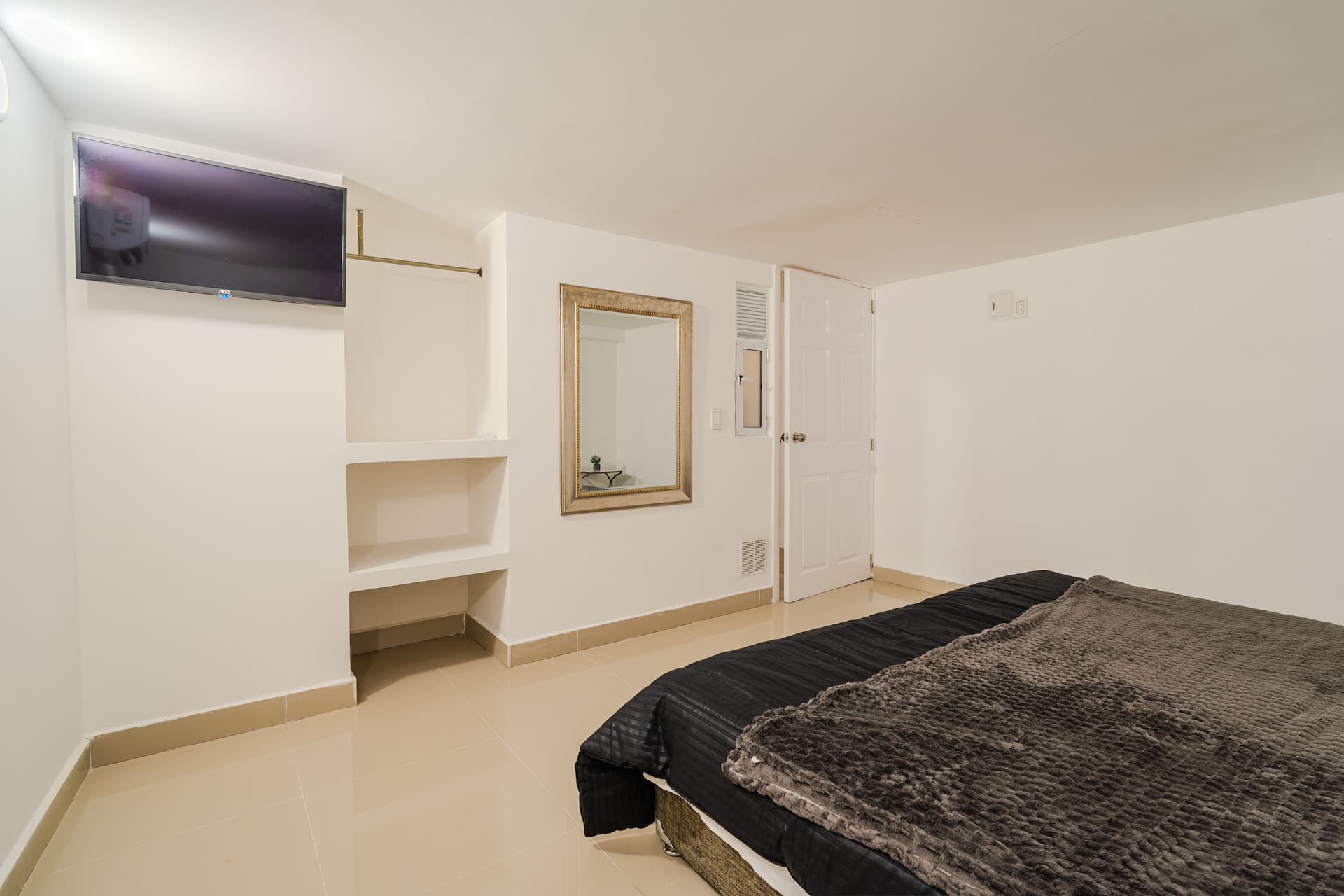 Walled City 9BR Luxury Casa - Jacuzzi & Pool Table Full Photo 29
