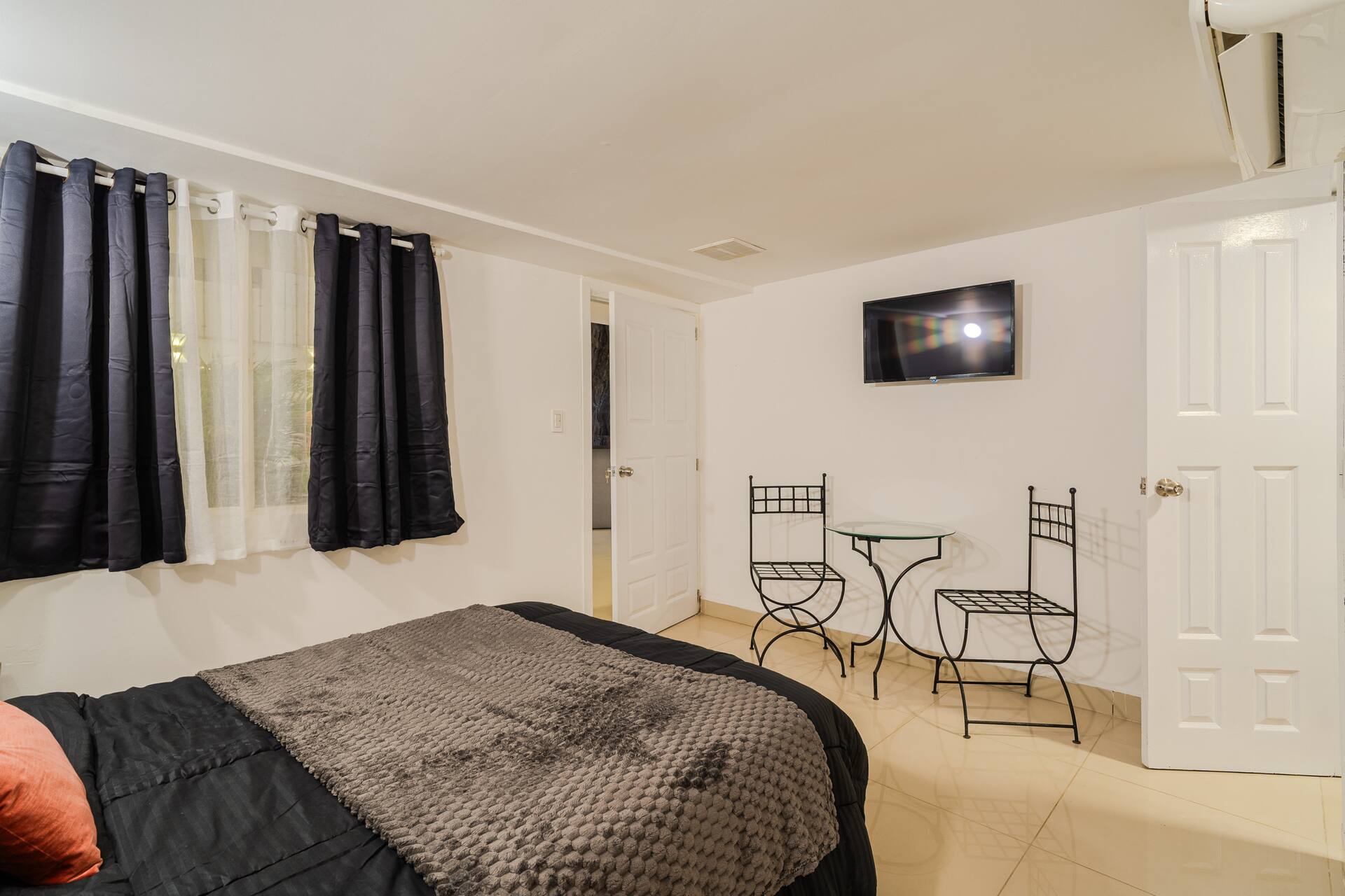 Walled City 9BR Luxury Casa - Jacuzzi & Pool Table Full Photo 44