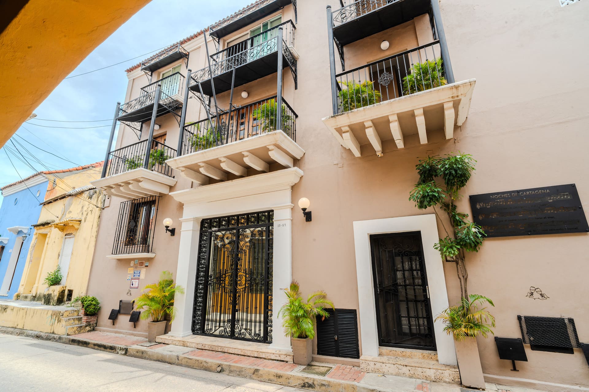 Walled City 9BR Luxury Casa - Jacuzzi & Pool Table Full Photo 51