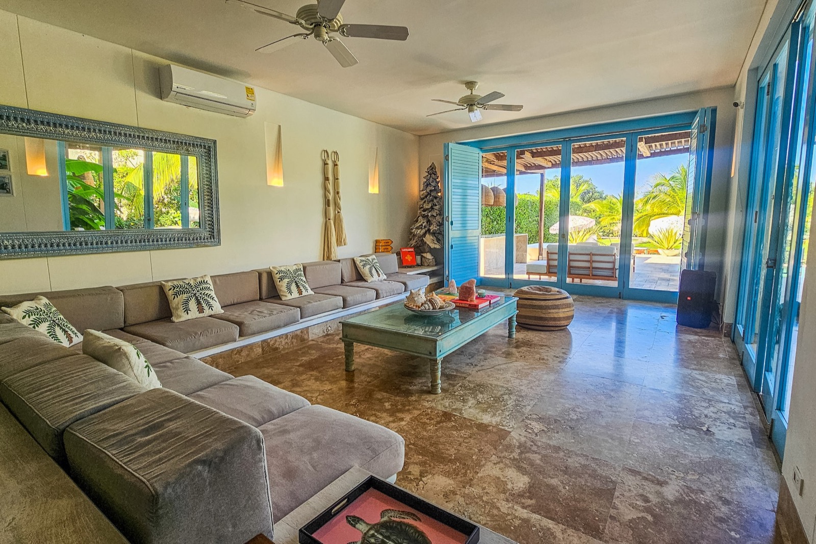 5 Bedroom Luxury Island Beachouse with Full Staff