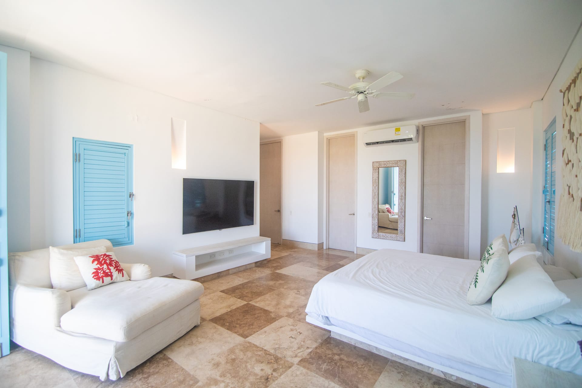 5 Bedroom Luxury Island Beachouse with Full Staff Full Photo 12