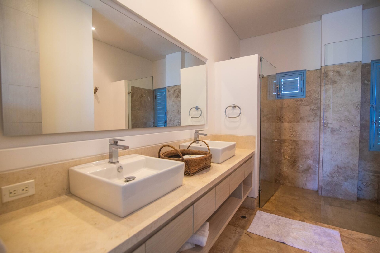 5 Bedroom Luxury Island Beachouse with Full Staff Full Photo 14