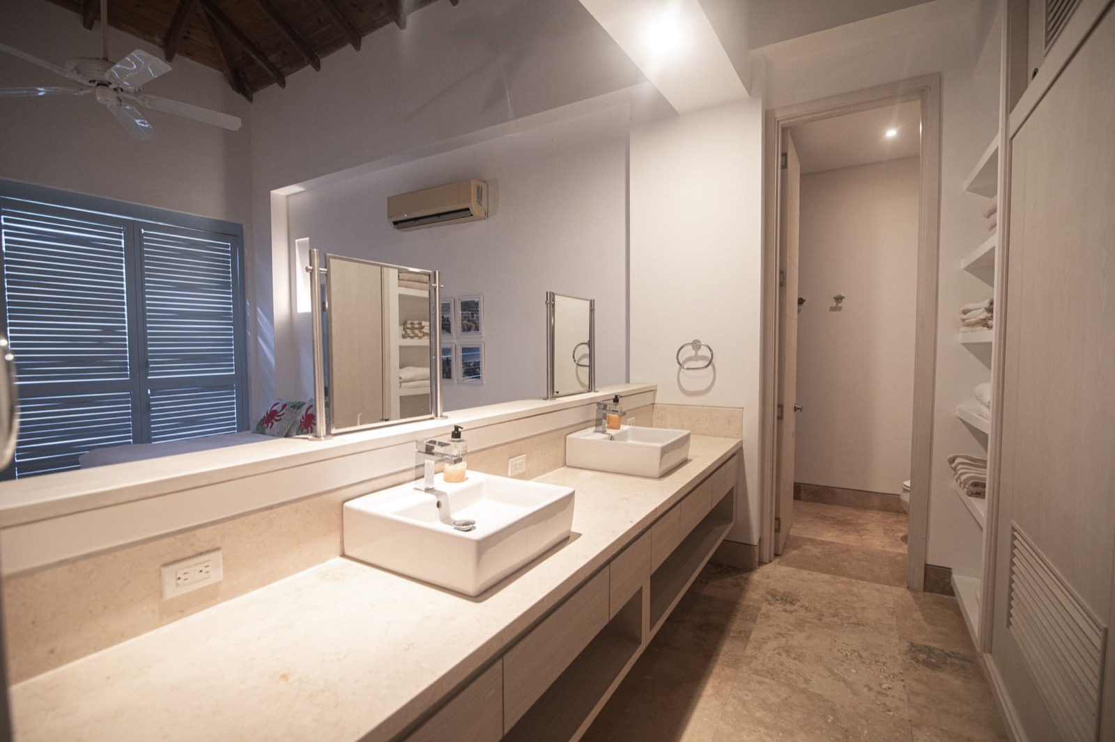 5 Bedroom Luxury Island Beachouse with Full Staff Full Photo 17