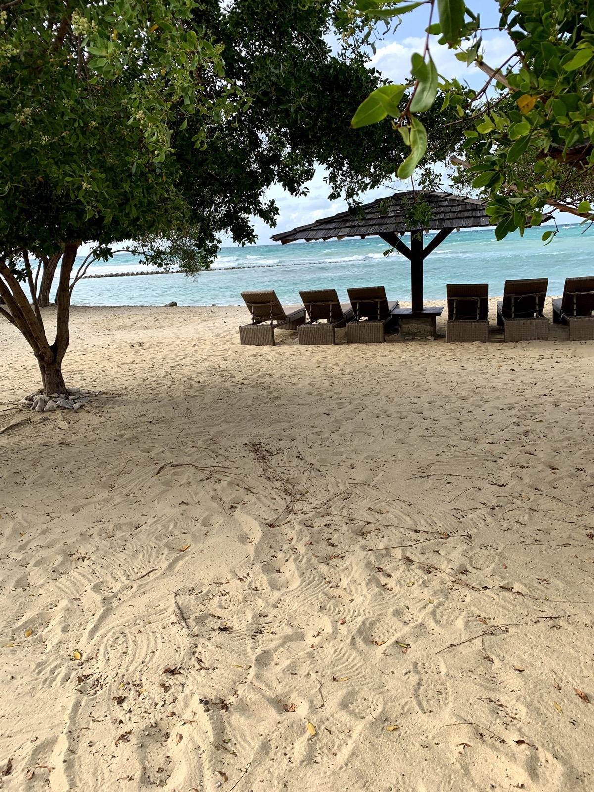 5 Bedroom Luxury Island Beachouse with Full Staff Full Photo 34
