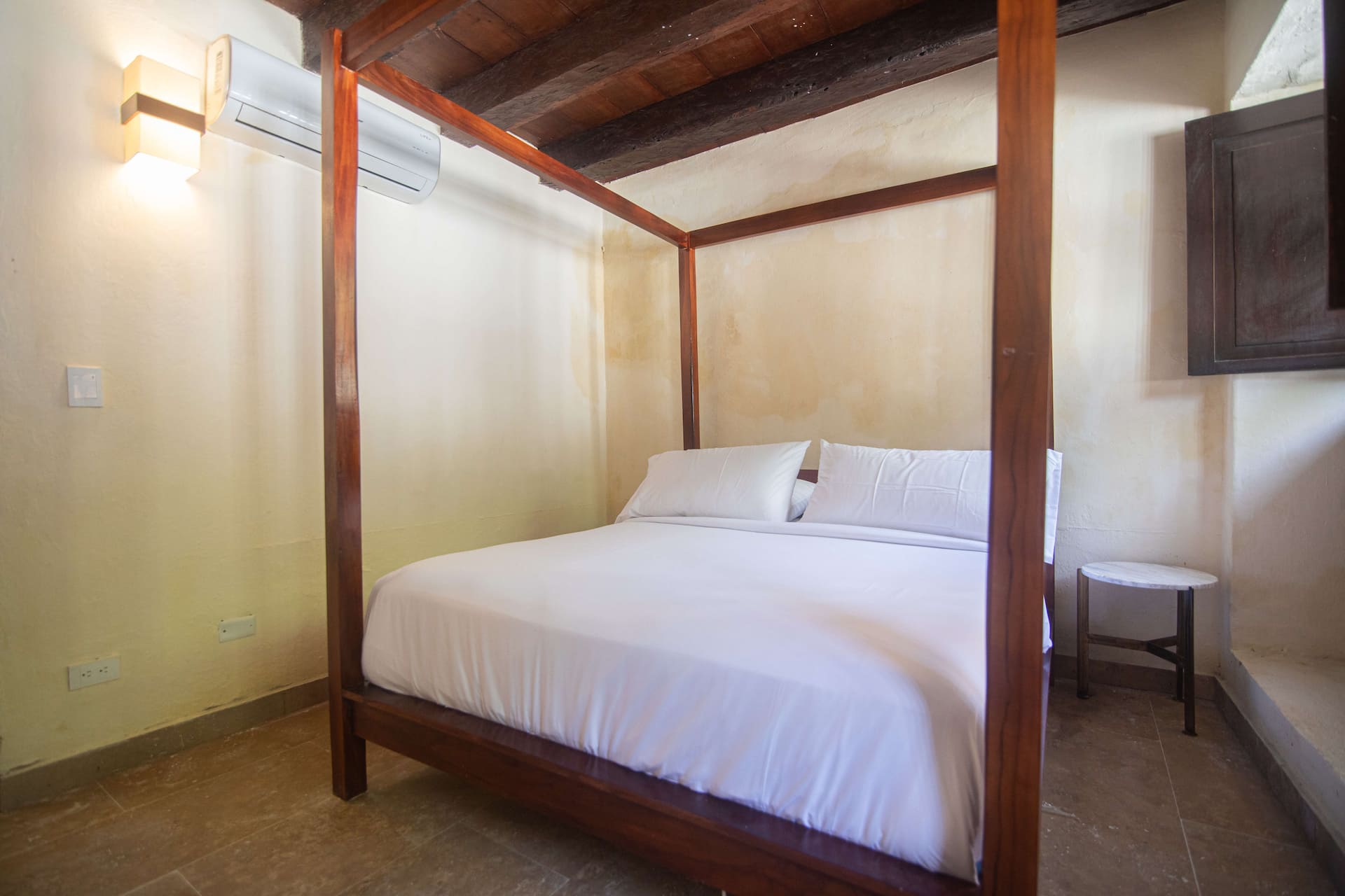 Luxury 9 Bedroom Old City Mansion Photo 5