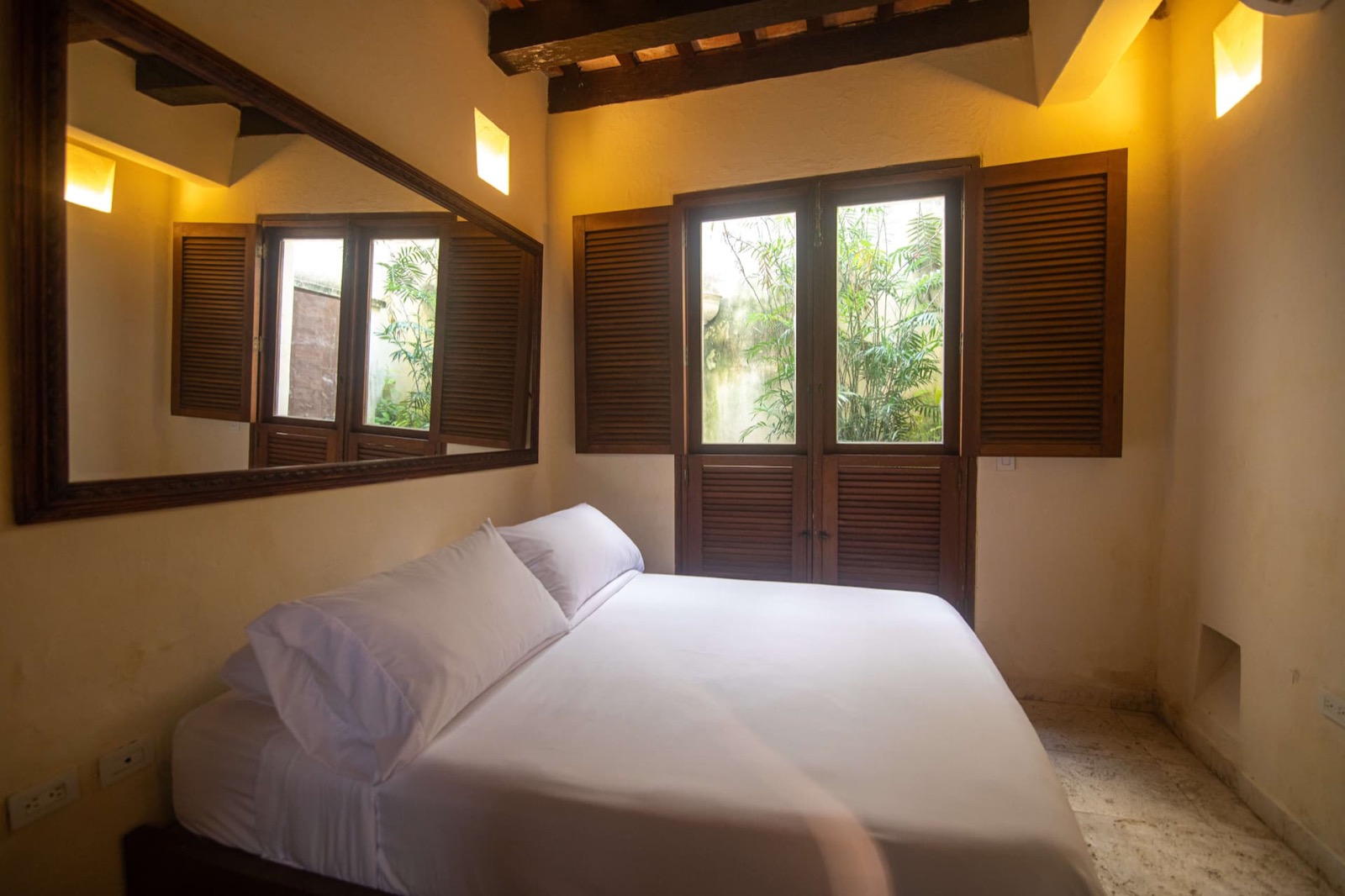 Luxury 9 Bedroom Old City Mansion Full Photo 9