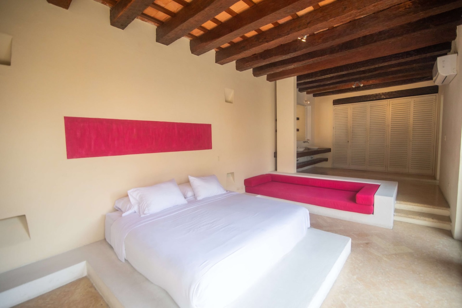 Luxury 9 Bedroom Old City Mansion Full Photo 10