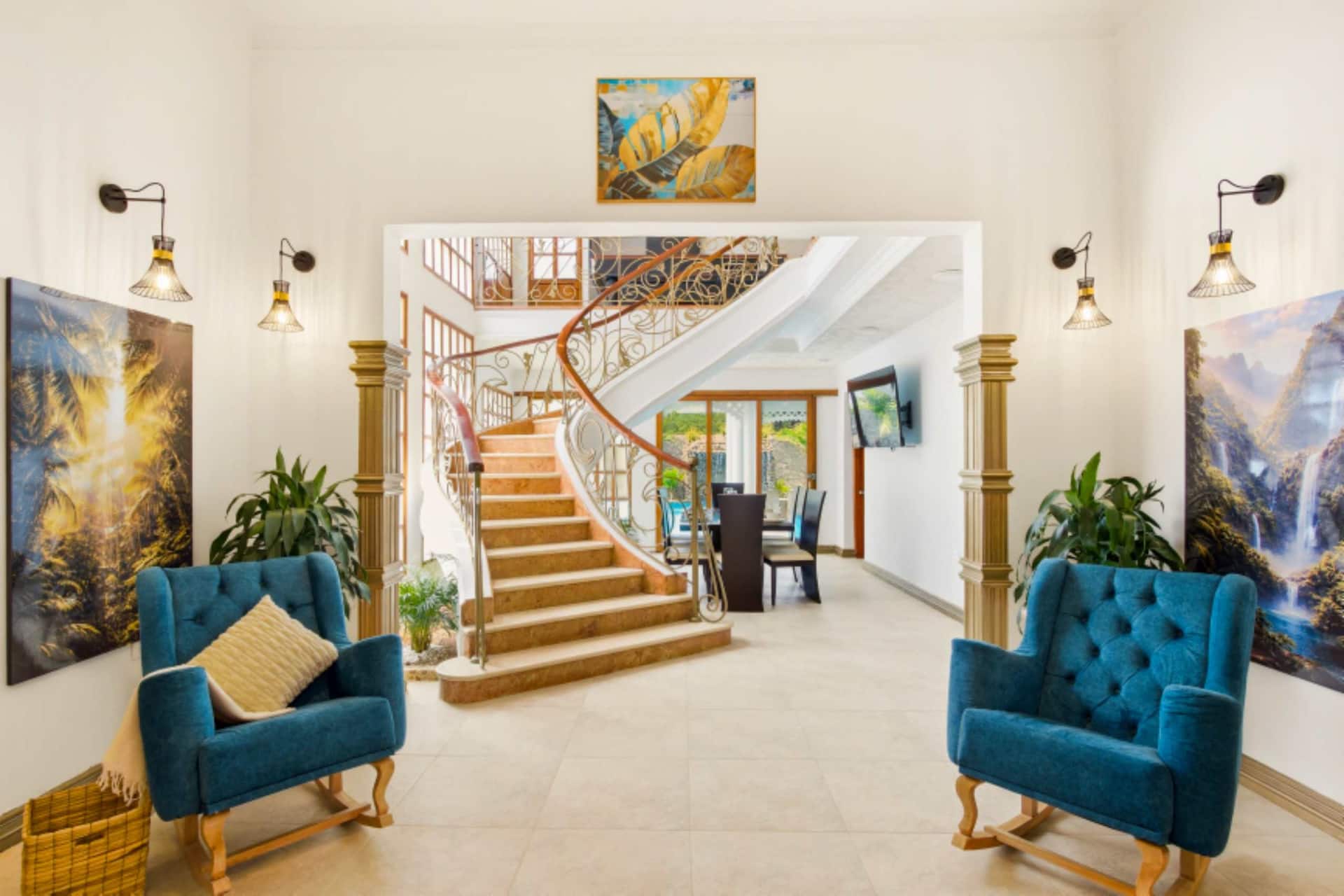 La Aurea 7BR Luxury Oasis | Pool & Jacuzzi Photo 4