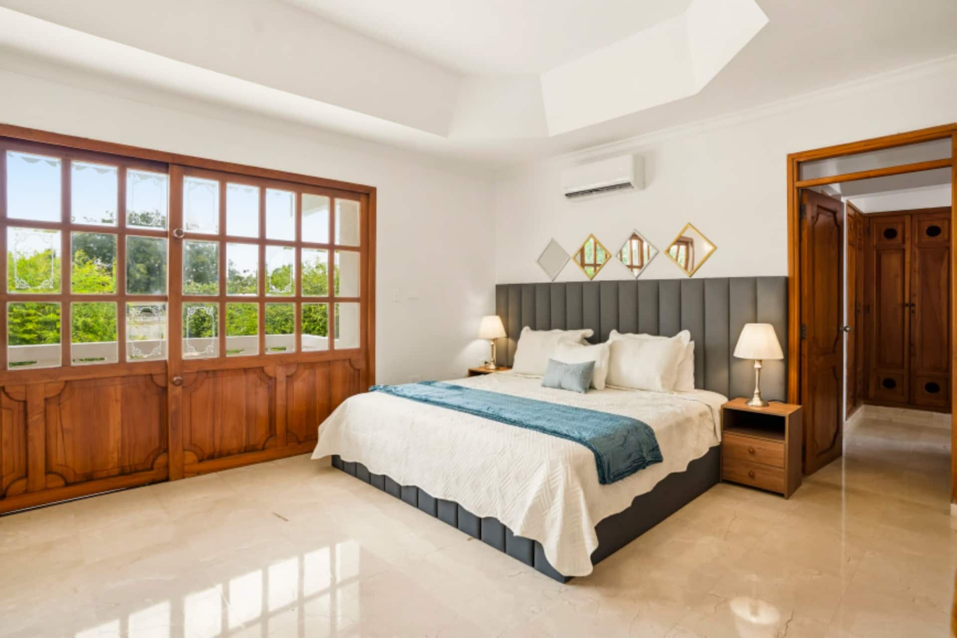 La Aurea 7BR Luxury Oasis | Pool & Jacuzzi Full Photo 14