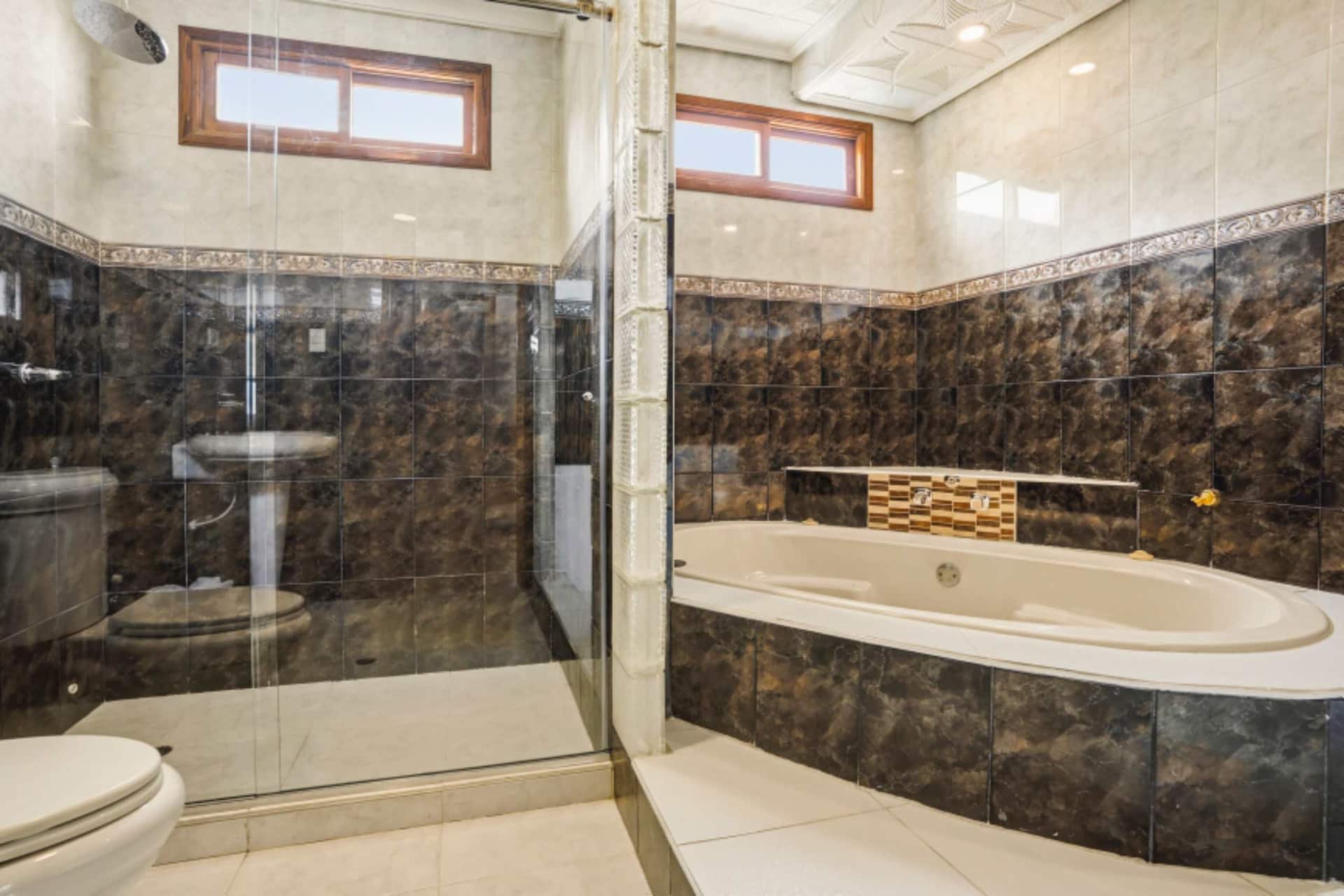 La Aurea 7BR Luxury Oasis | Pool & Jacuzzi Full Photo 26