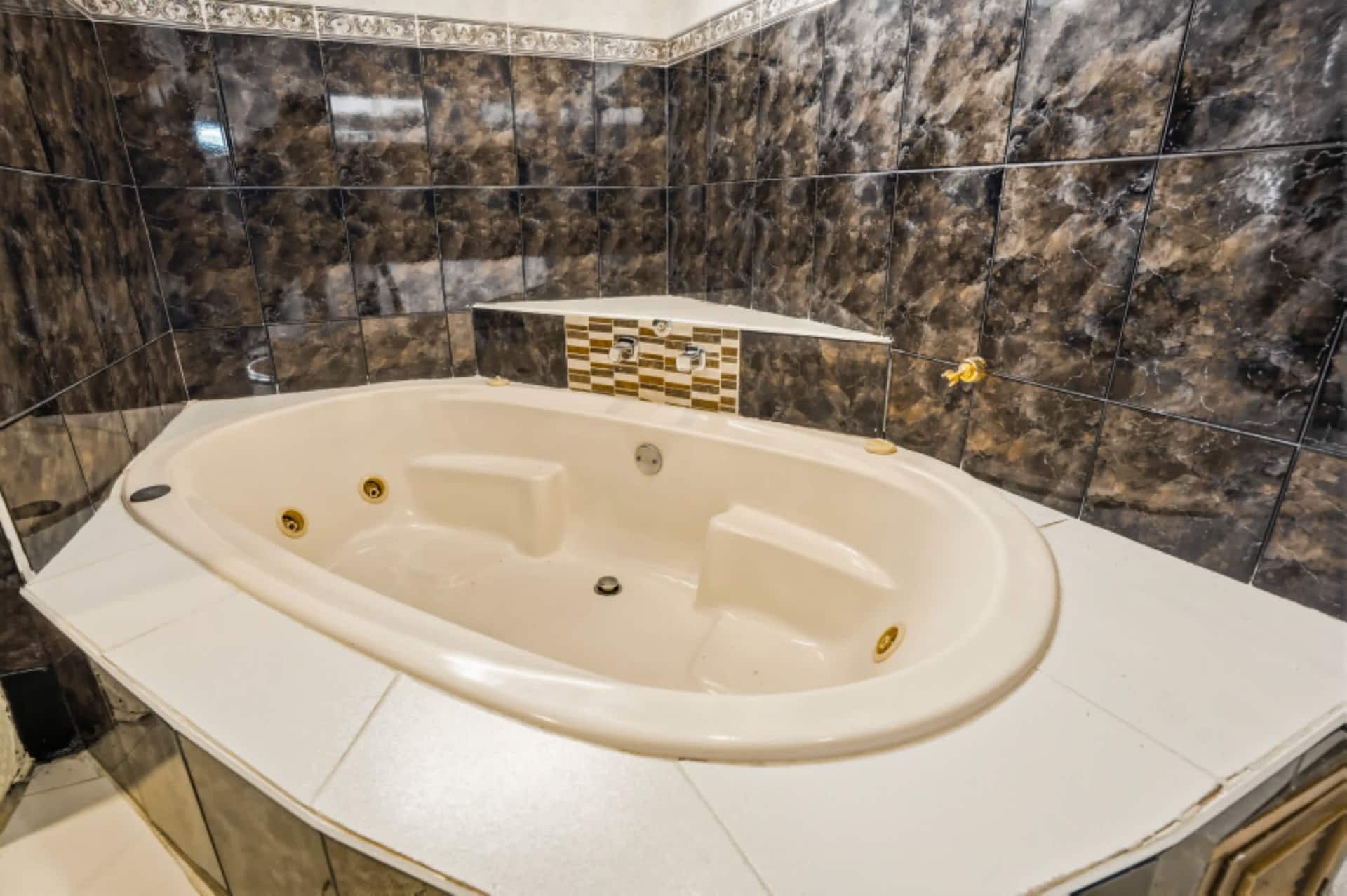 La Aurea 7BR Luxury Oasis | Pool & Jacuzzi Full Photo 27