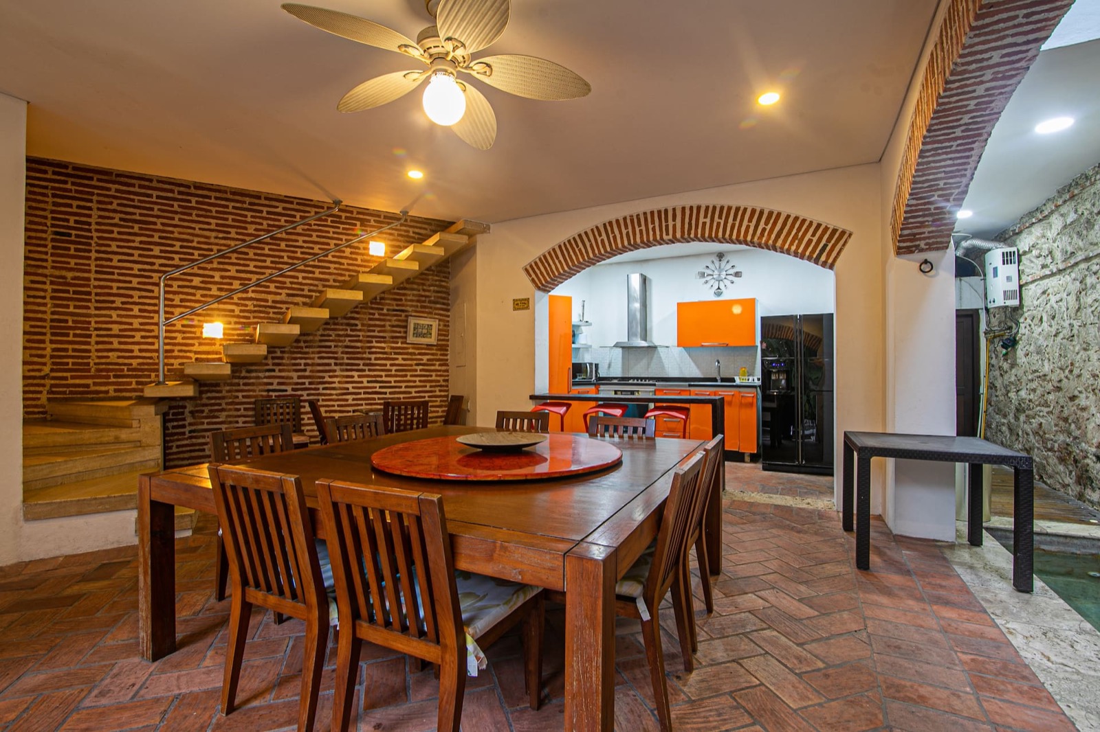 Colonial Mansion with Rooftop Jacuzzi Full Photo 6