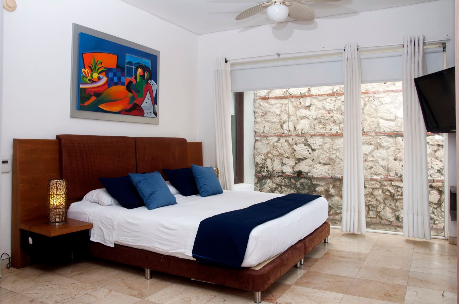 Colonial Mansion with Rooftop Jacuzzi Full Photo 11