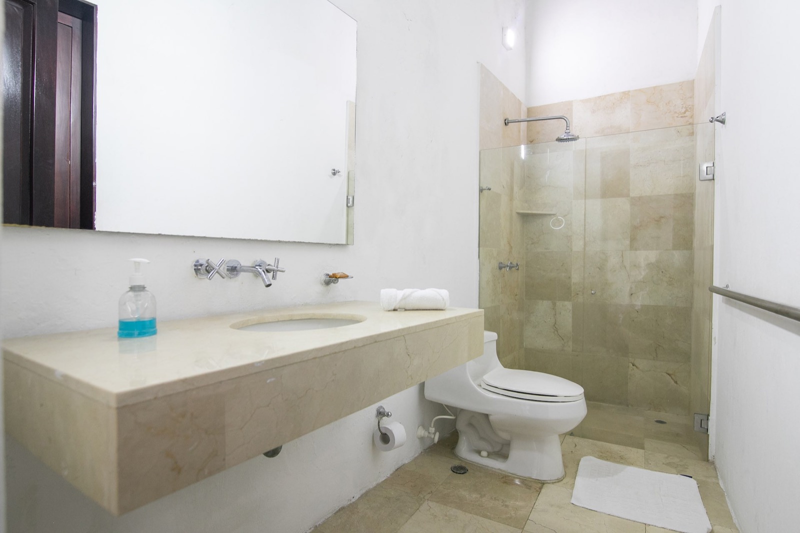 Colonial Mansion with Rooftop Jacuzzi Full Photo 19