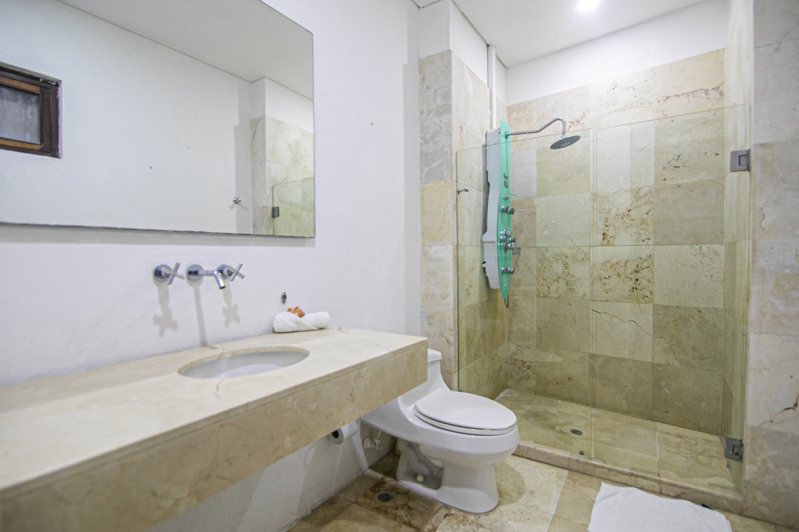 Colonial Mansion with Rooftop Jacuzzi Full Photo 21