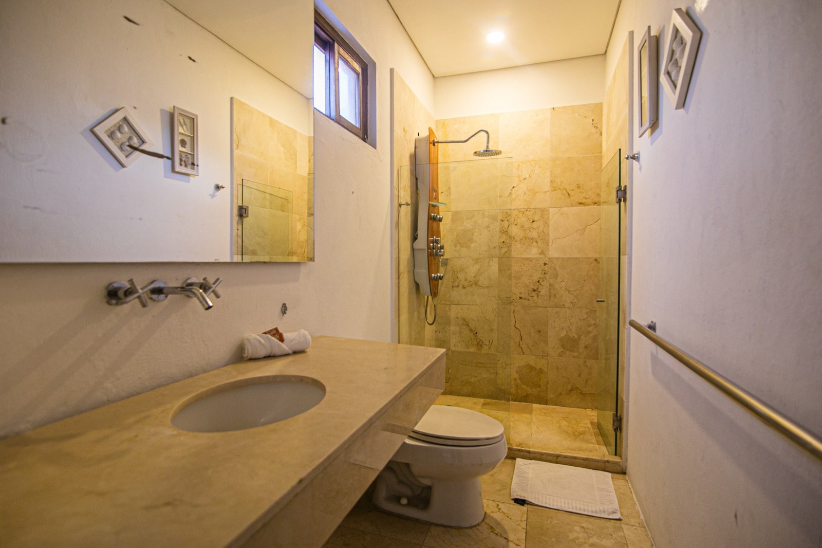 Colonial Mansion with Rooftop Jacuzzi Full Photo 23